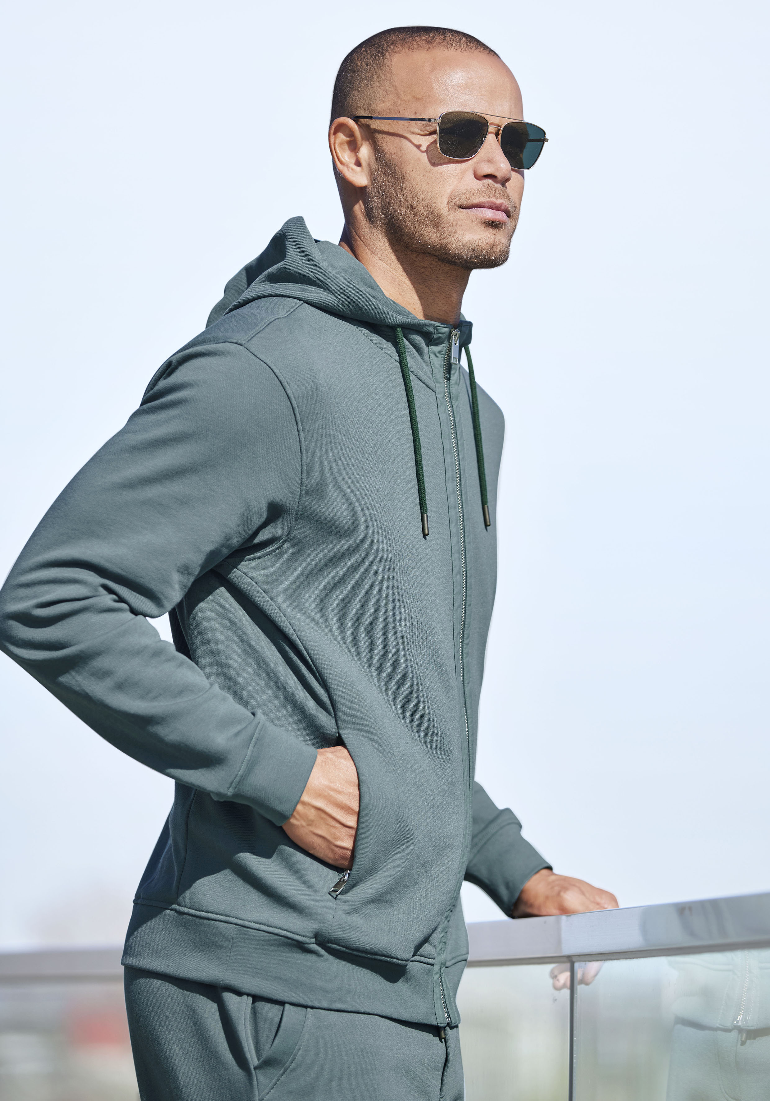 Thumbnail - AUTHENTIC LE JOGGER Kapuzensweatjacke, Sweatjacke mit Eingrifftaschen aus Baumwoll-Mix