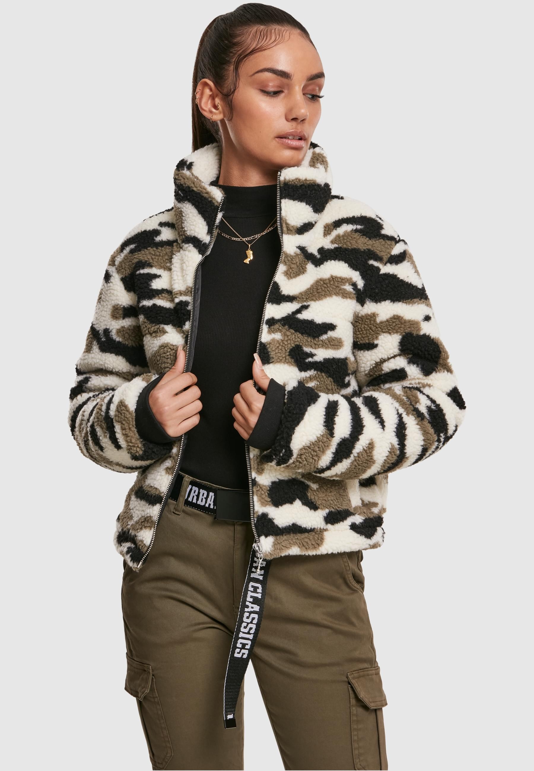 URBAN CLASSICS Winterjacke »Urban Classics Damen Ladies Camo Sherpa Jacket«, (1 St.), ohne Kapuze