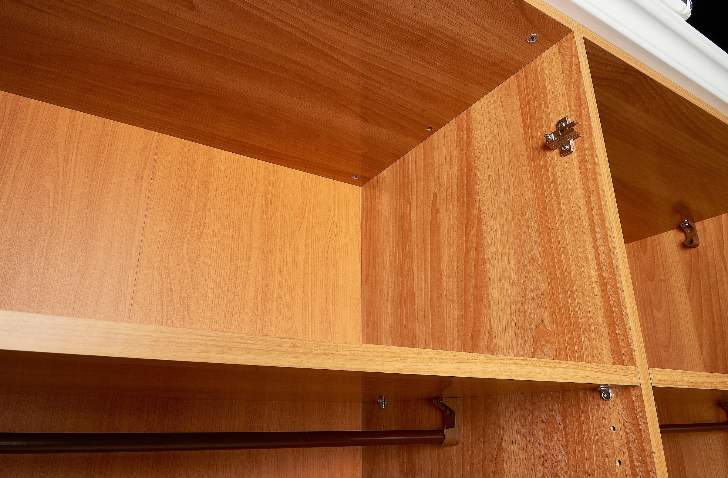 INOSIGN Schlafzimmer-Set »Greta, aus FSC-zertifiziertem Holzwerkstoff, Hochglanzoberfläche«, (4 tlg., aus 1 Kleiderschrank, 1 Bett (180x200cm) und 2 Nachtkommoden), im italienischen Barock- KLassik-Stil mit opulenten Verzierungen
