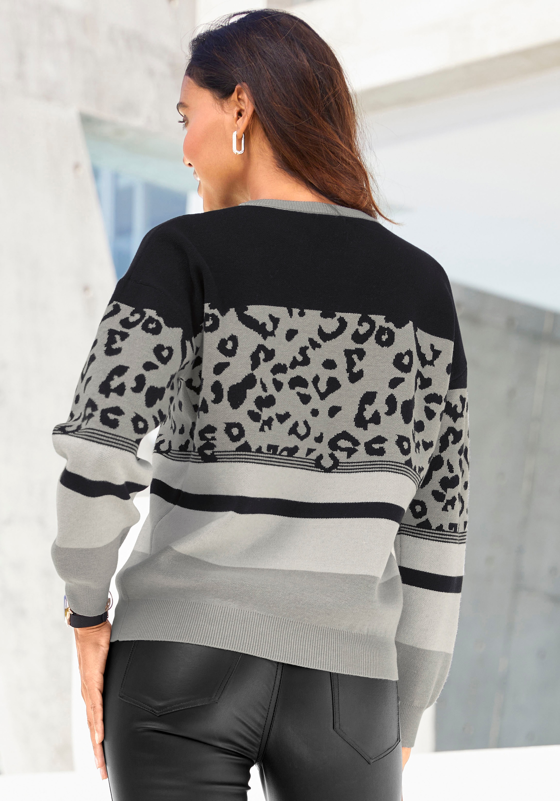 Thumbnail - LASCANA Rundhalspullover mit Leomuster, lockerer Strickpullover mit modischem Mustermix