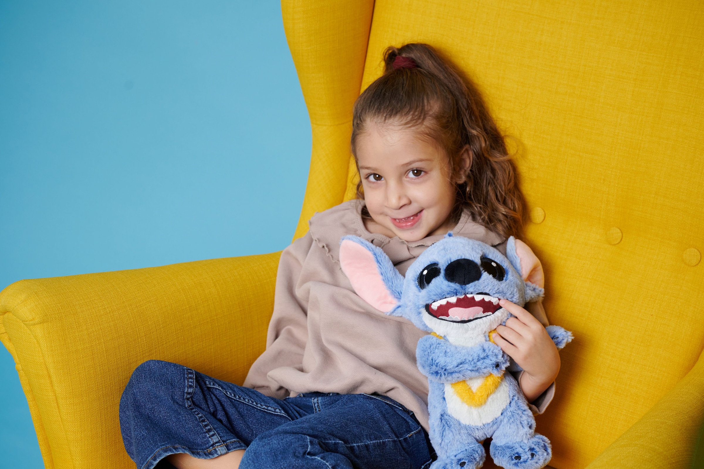 SIMBA Plüschfigur »Stitch Live Action m. Lei-Kette, 25 cm«