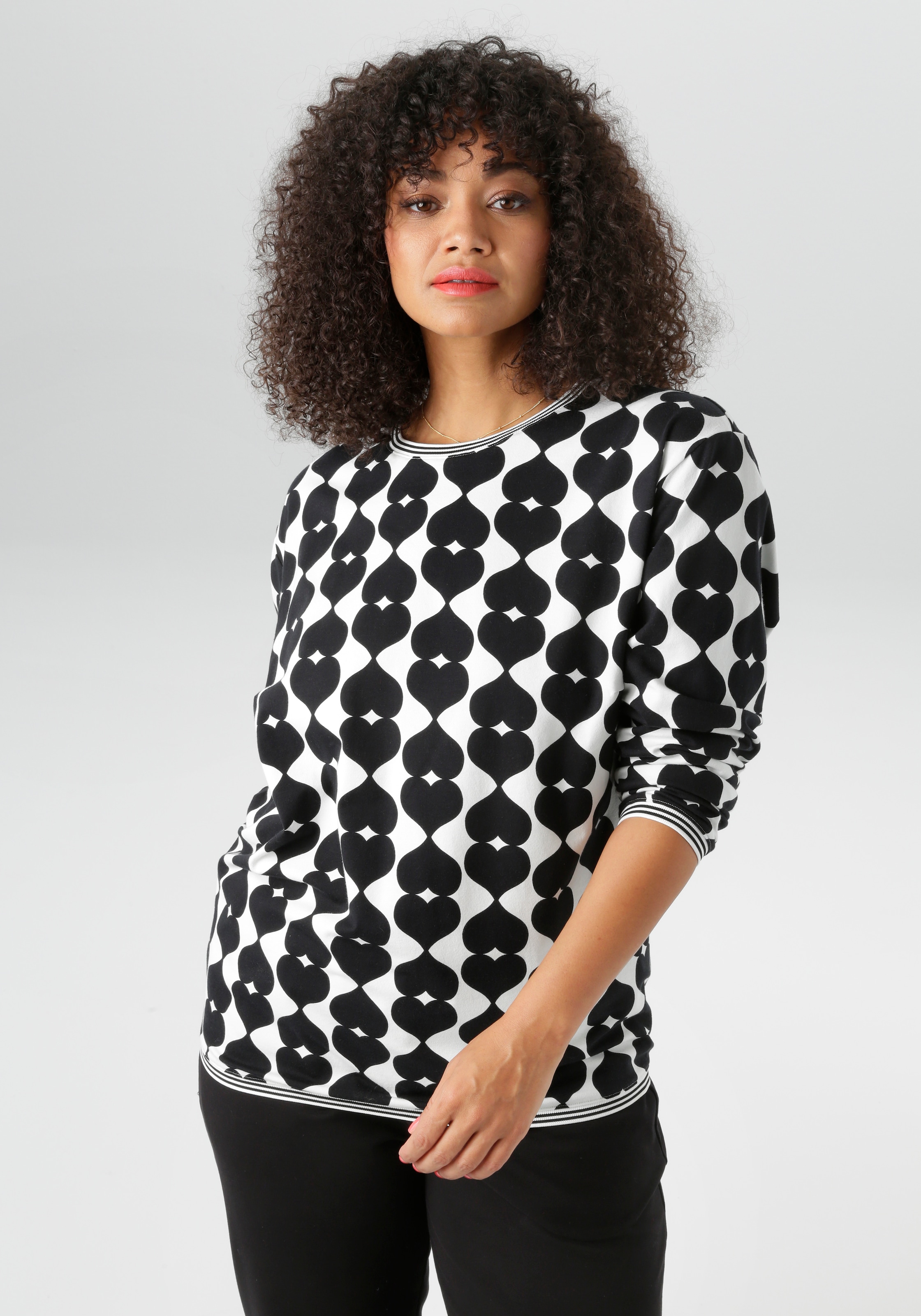 Aniston PLUS Sweatshirt, mit großflächigem, Herzdruck - NEUE KOLLEKTION günstig online kaufen