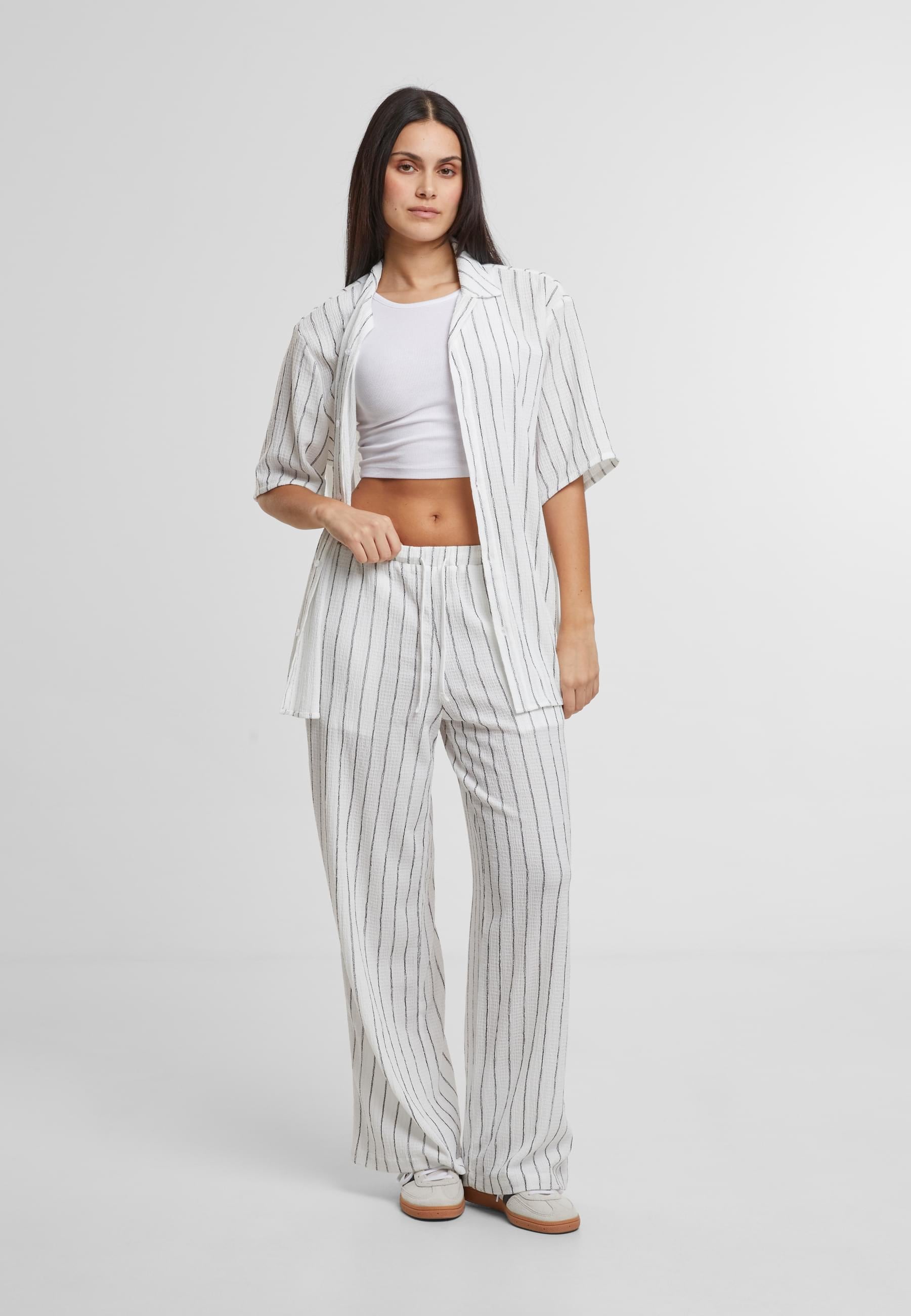 URBAN CLASSICS Stoffhose »Urban Classics Ladies Structured Striped Relaxed Fit Pants«, (1 tlg.)