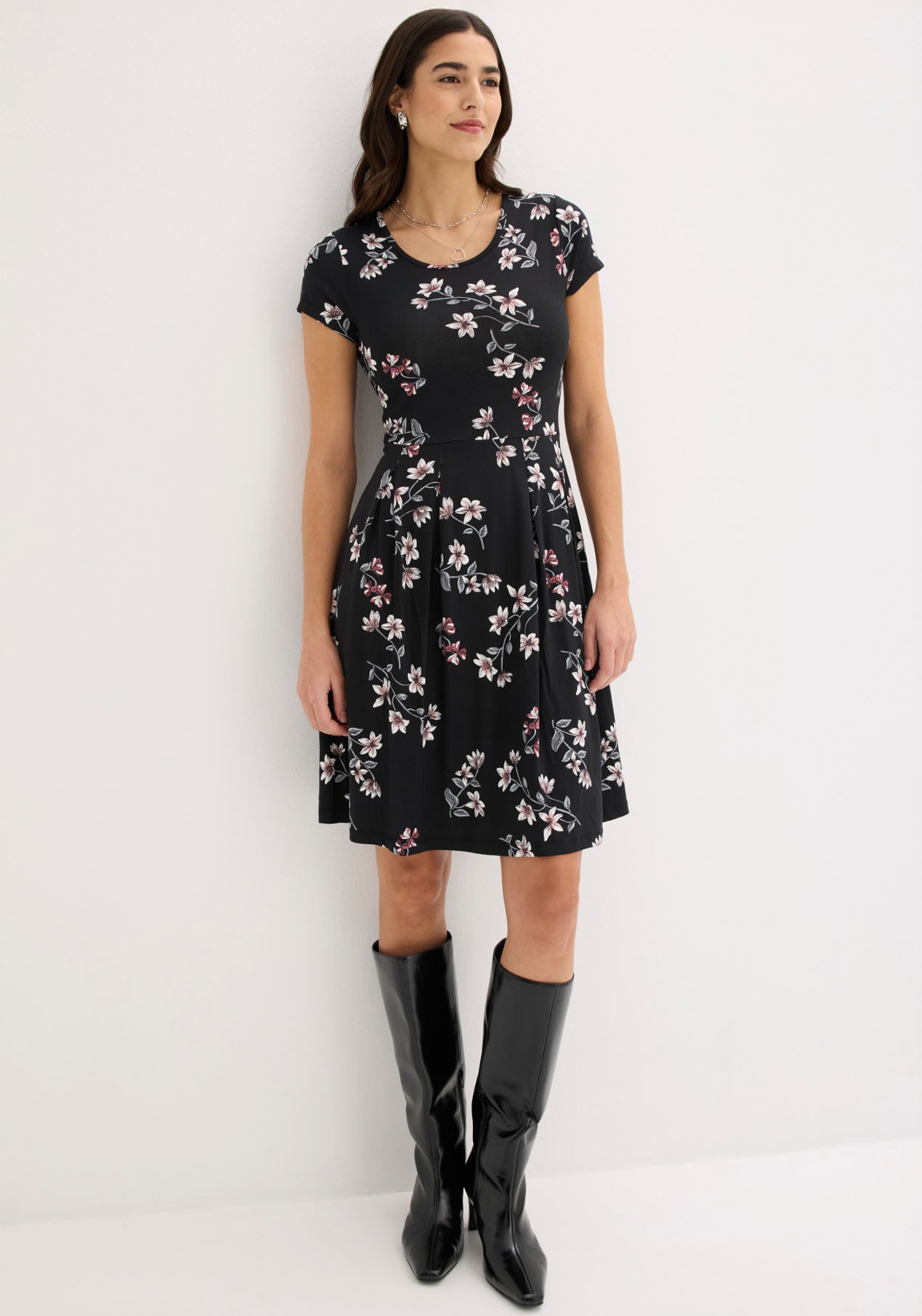 bonprix "Jerseykleid aus Viskose-Mix" 1 tlg. für sommerliche Tage, aus Viskose-Mix, ausgestellte Passform