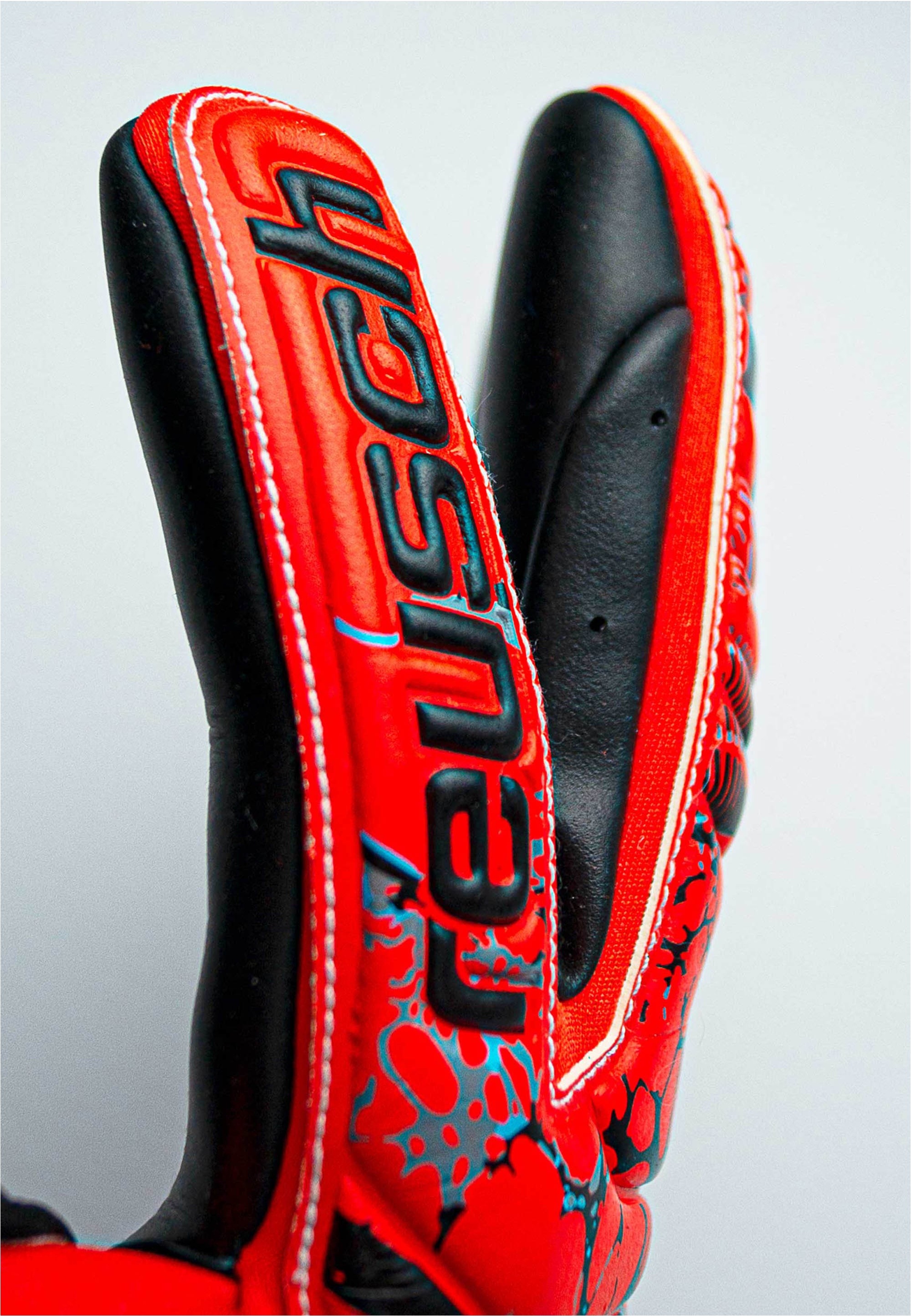 Reusch Torwarthandschuhe »Attrakt Gold X«, mit hervorragendem Grip