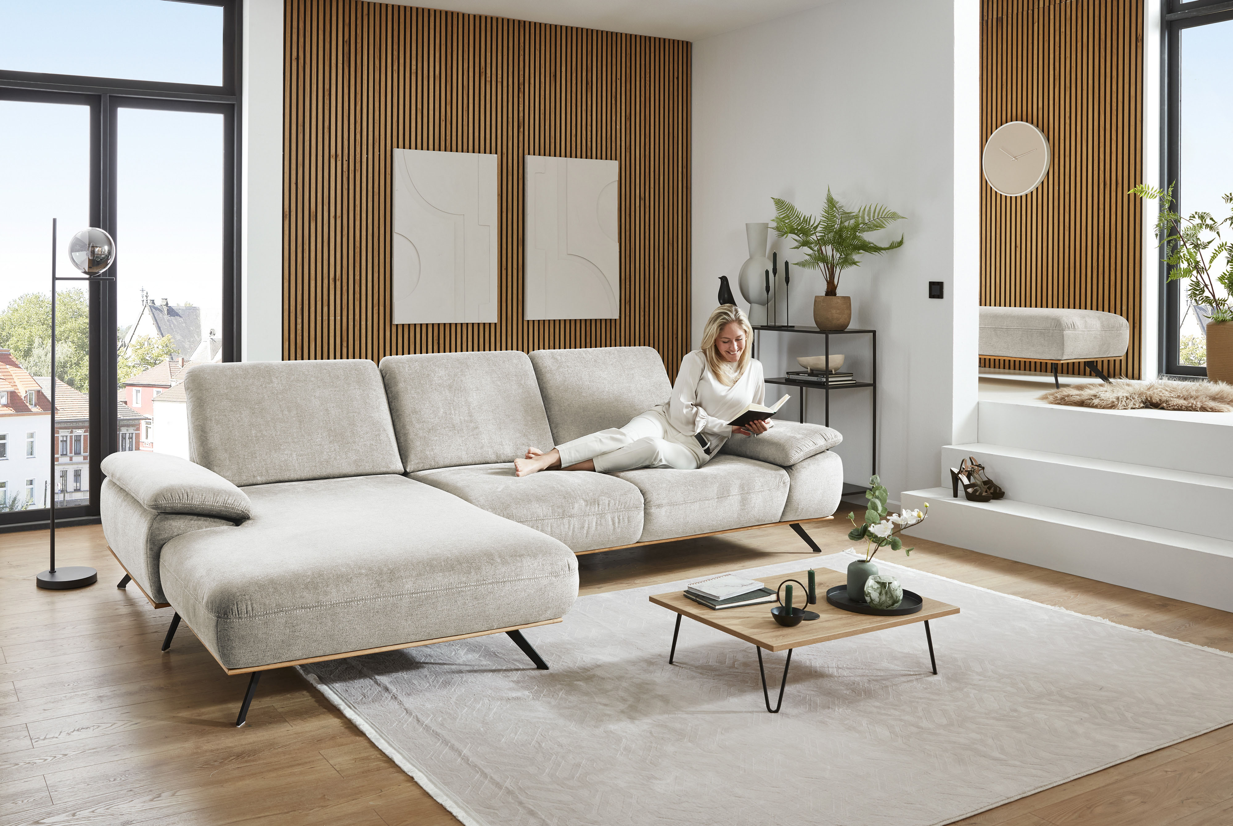 Die PlanBar Ecksofa "ZE-EM18063, Breite 322 cm" wahlweise mit Sitztiefen- und Armteilverstellung