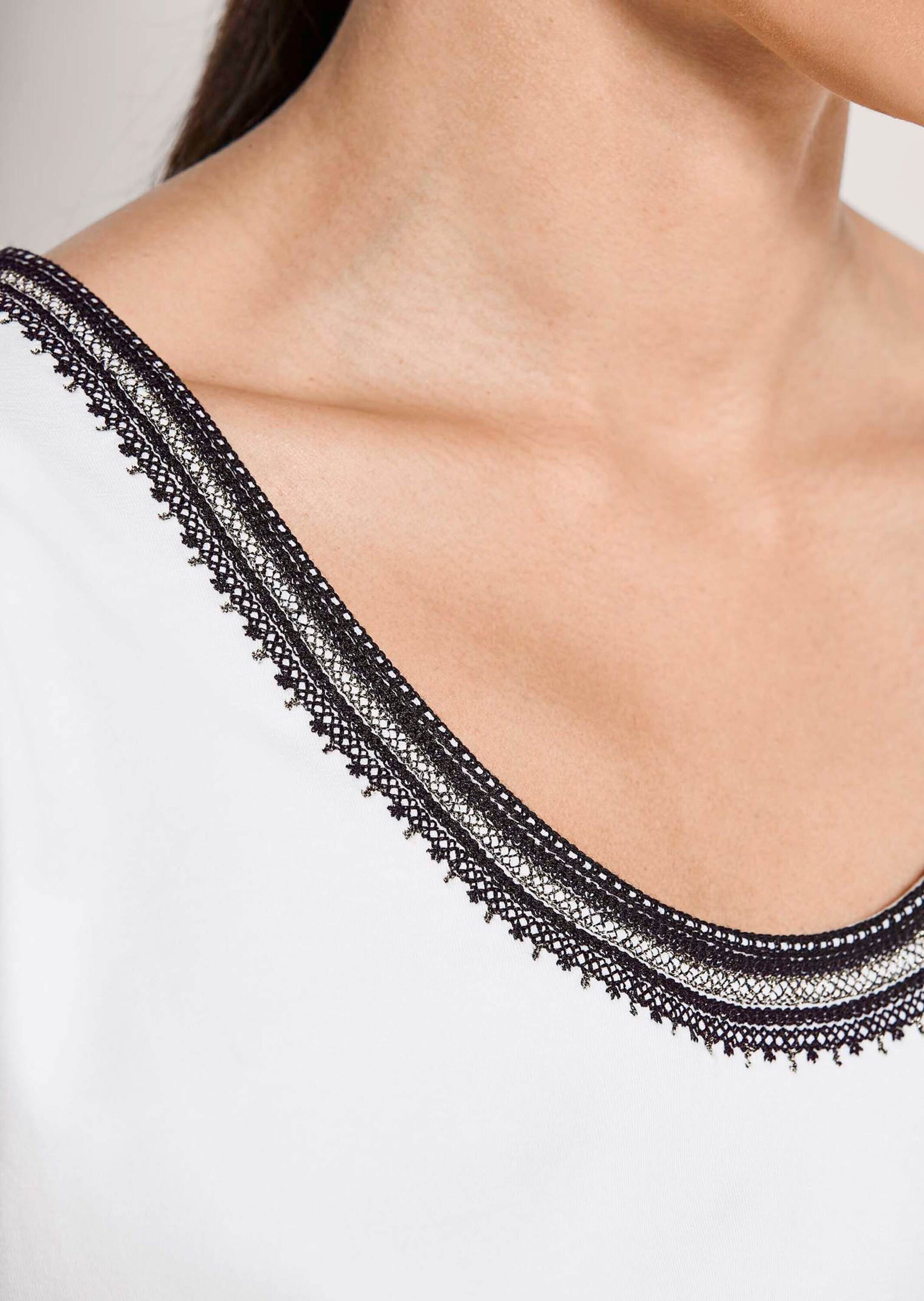 MADELEINE Kurzarmshirt »Blusenshirt Rundhals-Shirt mit Stickerei, Kurzarm« Dekorative Stickerei