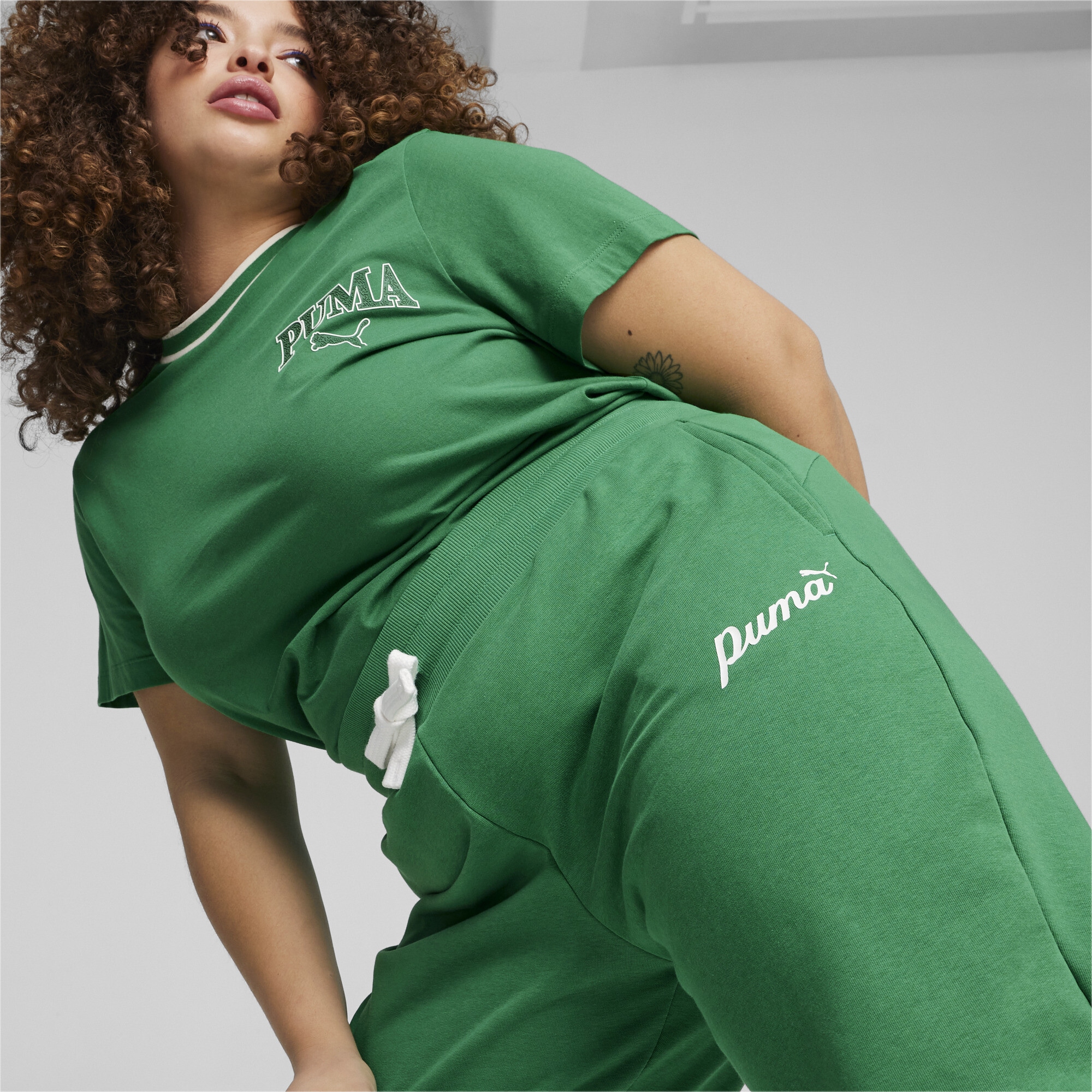 PUMA Sporthose »ESS+ Script Jogginghose Damen«
