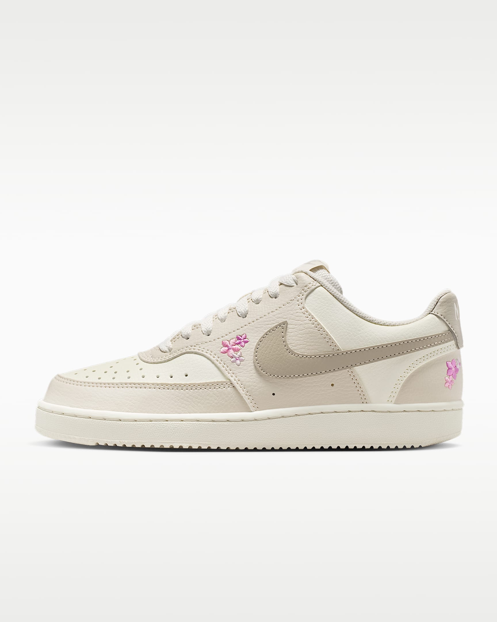 Nike Sportswear Sneaker »WMNS COURT VISION LOW SE«  inspiriert vom Design des Nike Air Force