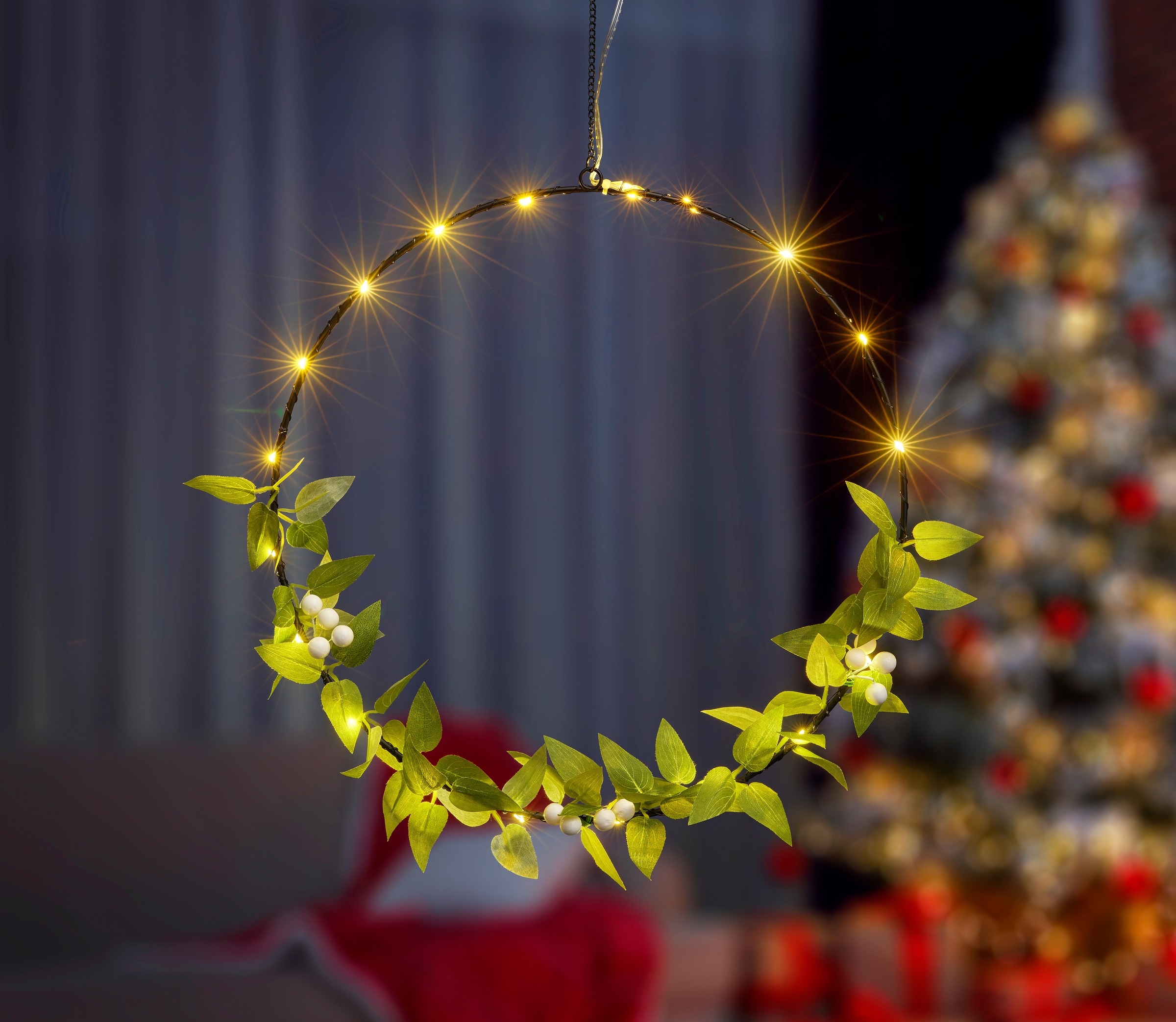 IC WINTERWORLD LED Dekolicht "Weihnachtsdeko", schwarz (schwarz, grün), Ø 30cm, 1 Stk., Leuchten, Beleuchteter Metall-Ring, mit Blättern beschmückt, Ø ca. 30cm 2