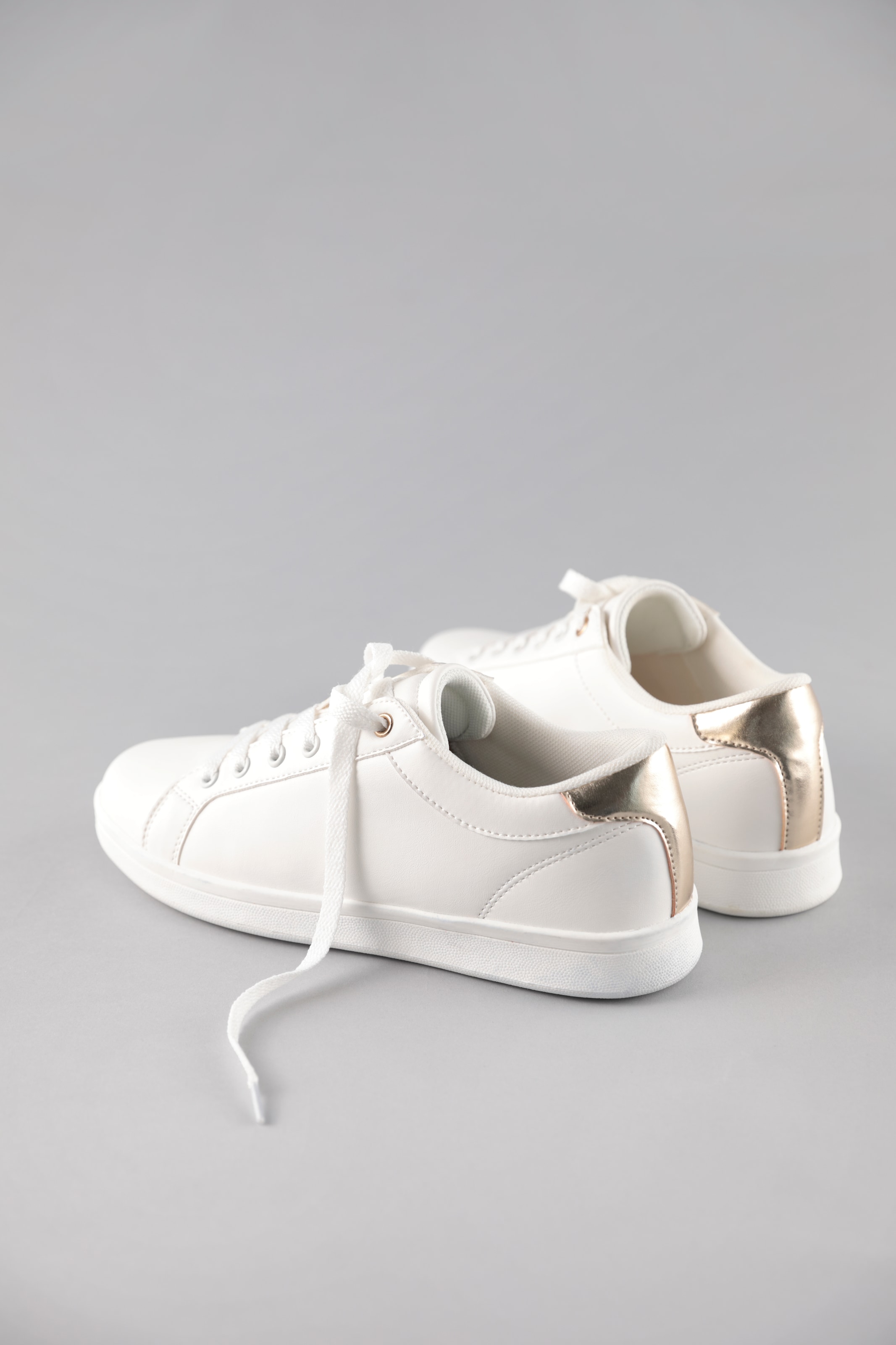 Aniston SHOES Sneaker Schnürschuh, Freizeitschuh mit Metallic-Akzent