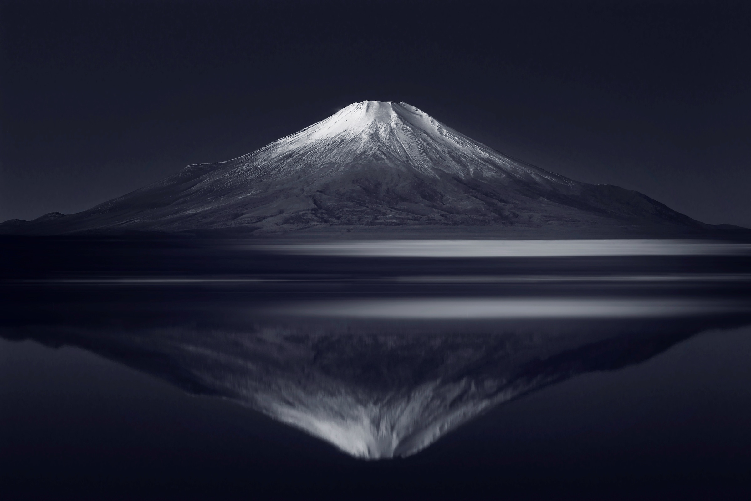 Papermoon Fototapete "Photo-Art TAKASHI SUZUKI, REFLEXION MT FUJI"