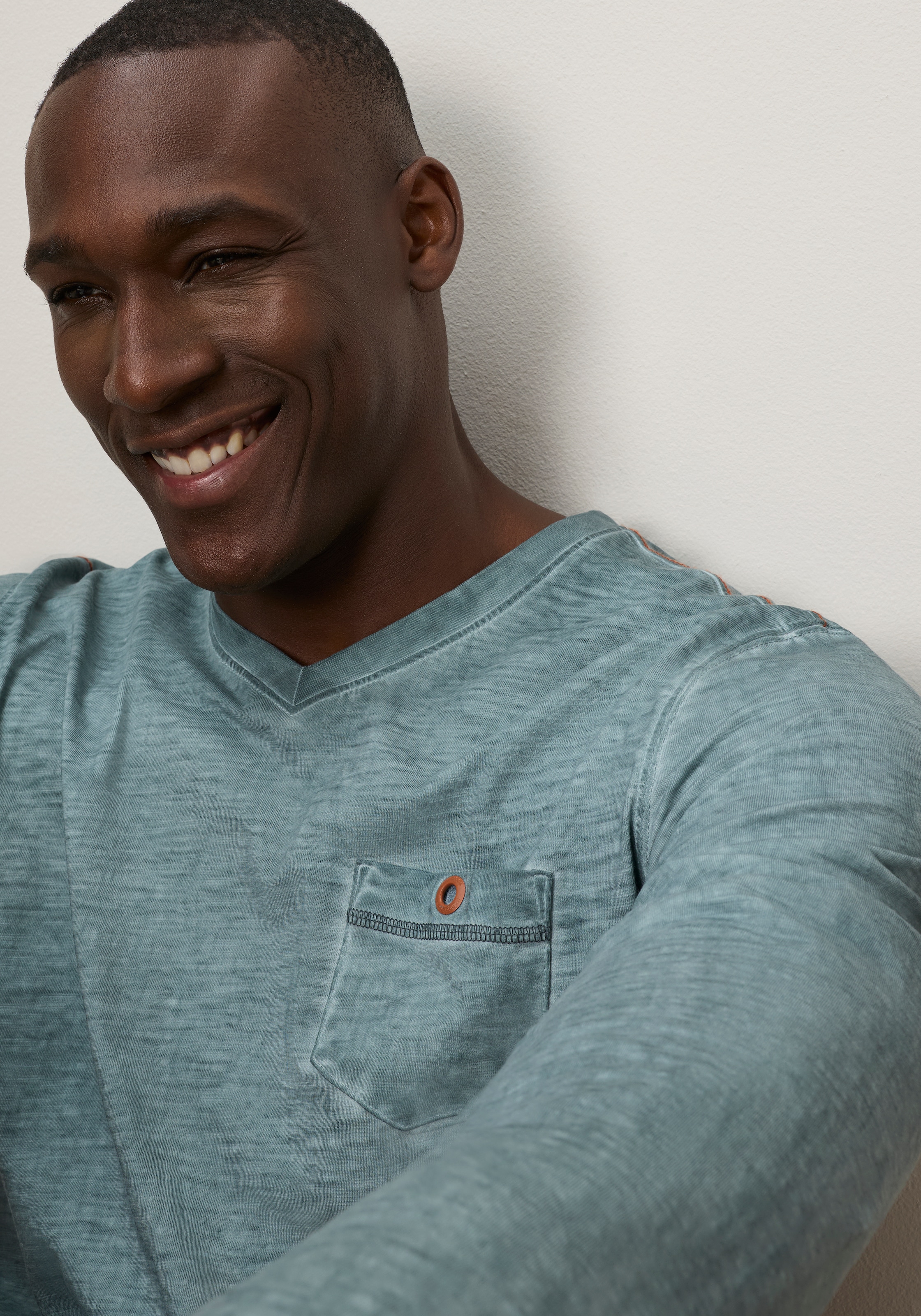 KangaROOS Langarmshirt mit V-Ausschnitt, Langarm-Design, aus Slub-Material