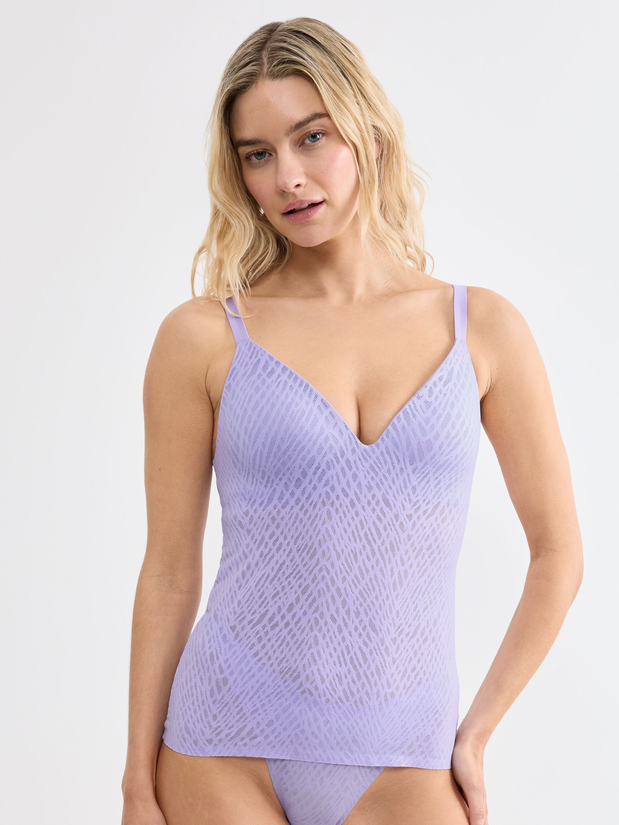 sloggi BH-Hemd "ZEROFeelBliss THE UP PushUpShirt" unsichtbar mit Spitzenoptik