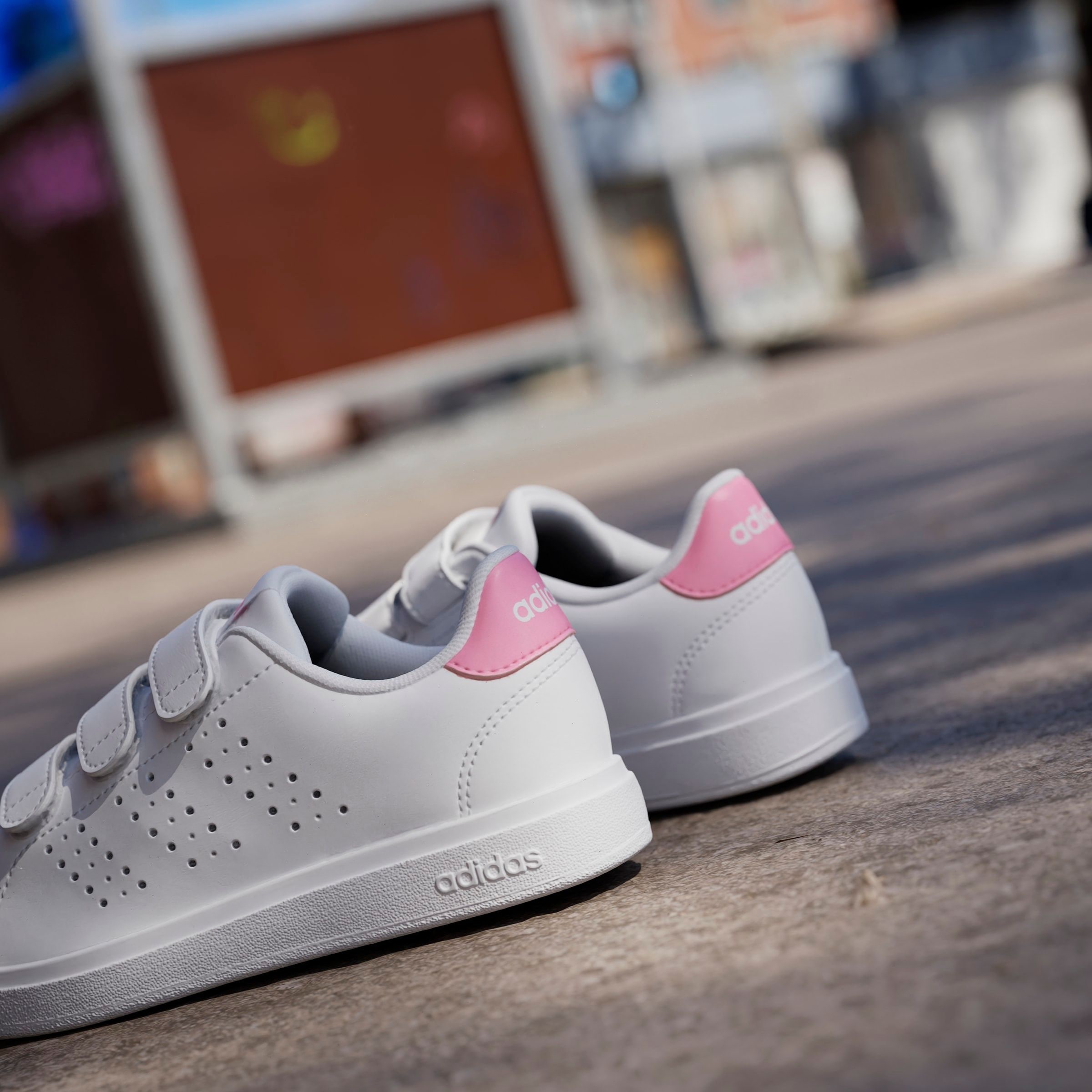 adidas Sportswear Klettschuh »ADVANTAGE BASE 2.0 KIDS«, Design auf den Spuren des adidas Stan Smith