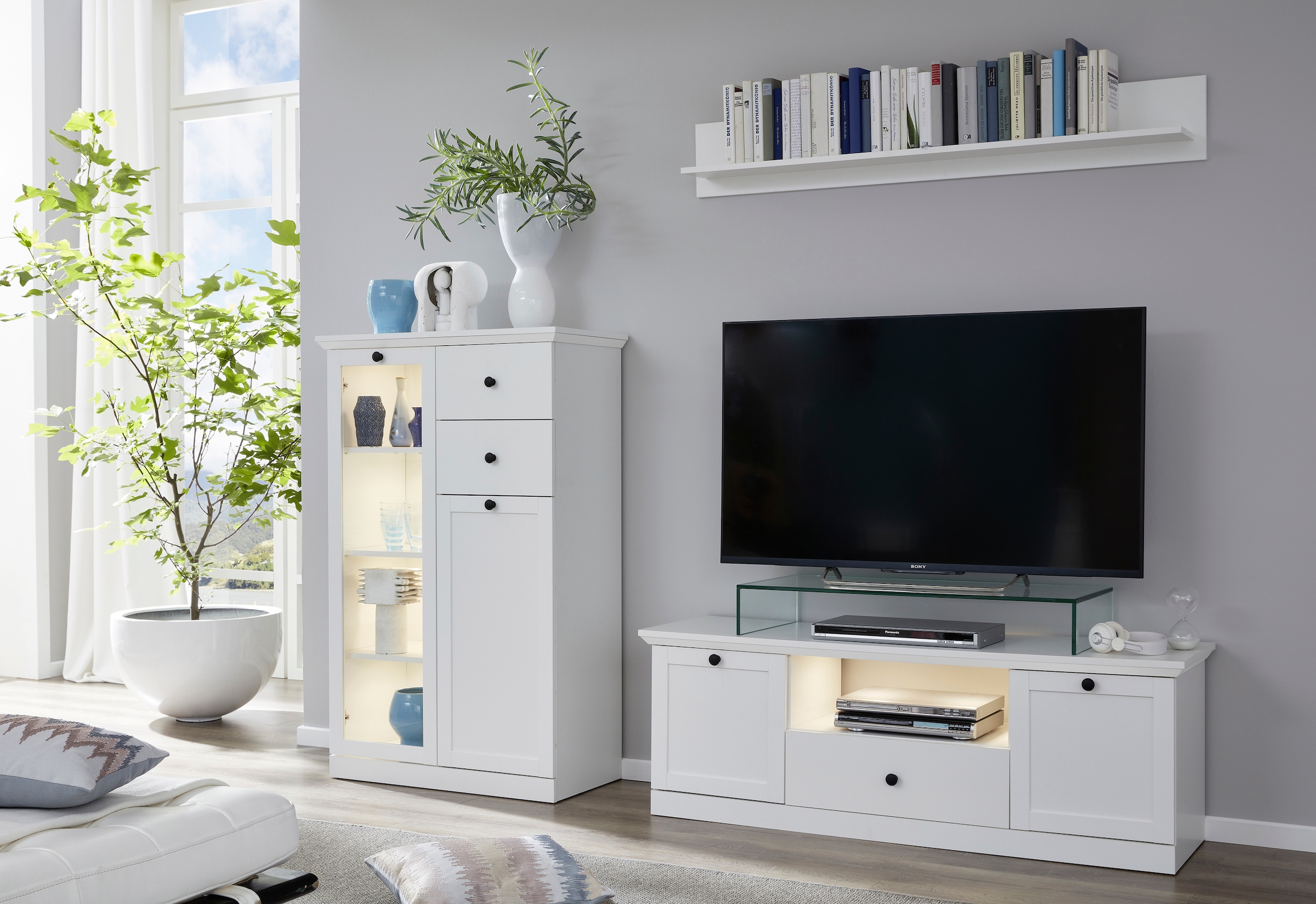 Home affaire Vitrine »Örebro« zeitloser Landhausstil, mit Vollauszug, Beleuchtung optional