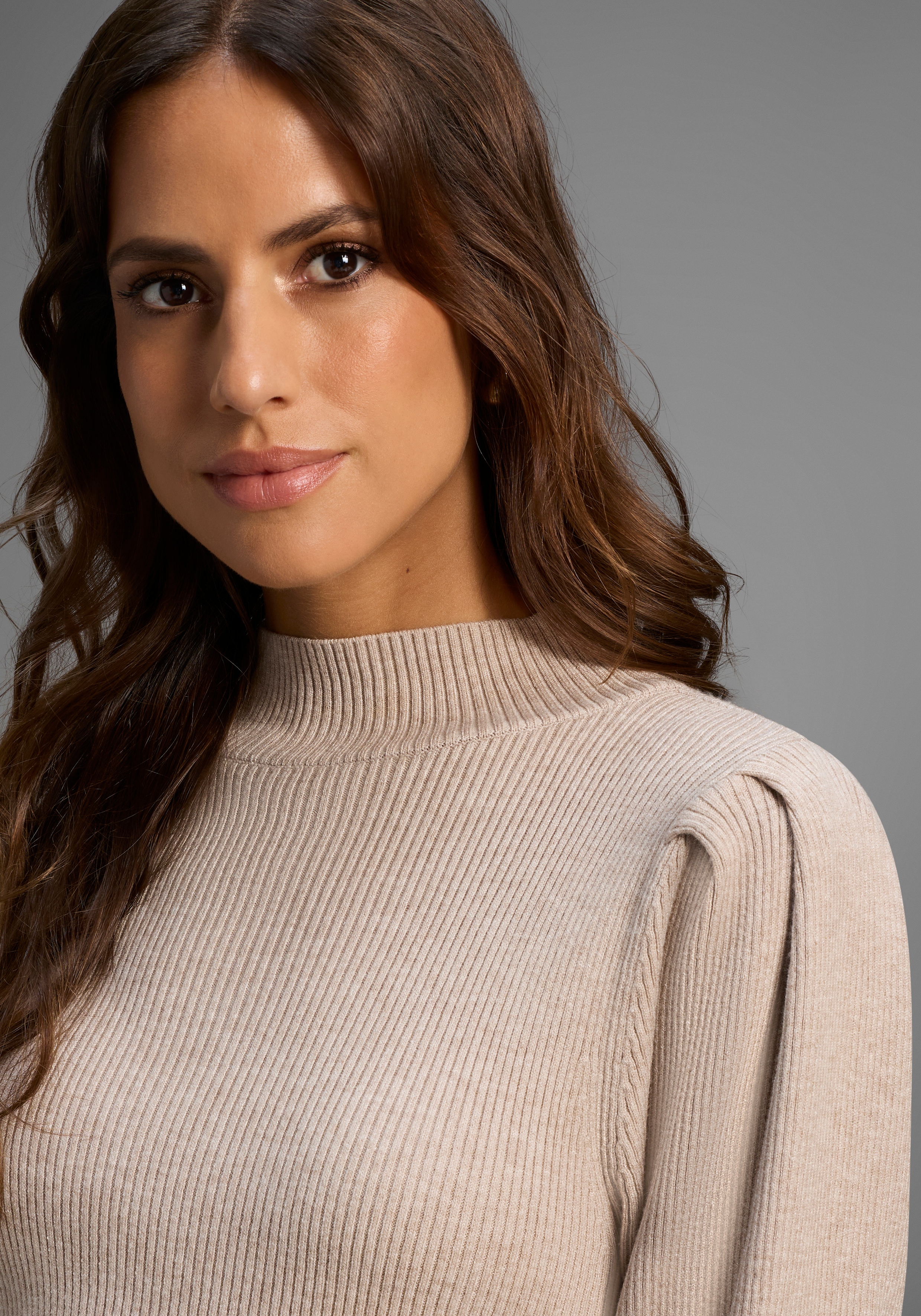 Thumbnail - Laura Scott Strickkleid mit süßem Puffärmel und Stehkragen - NEUE KOLLEKTION