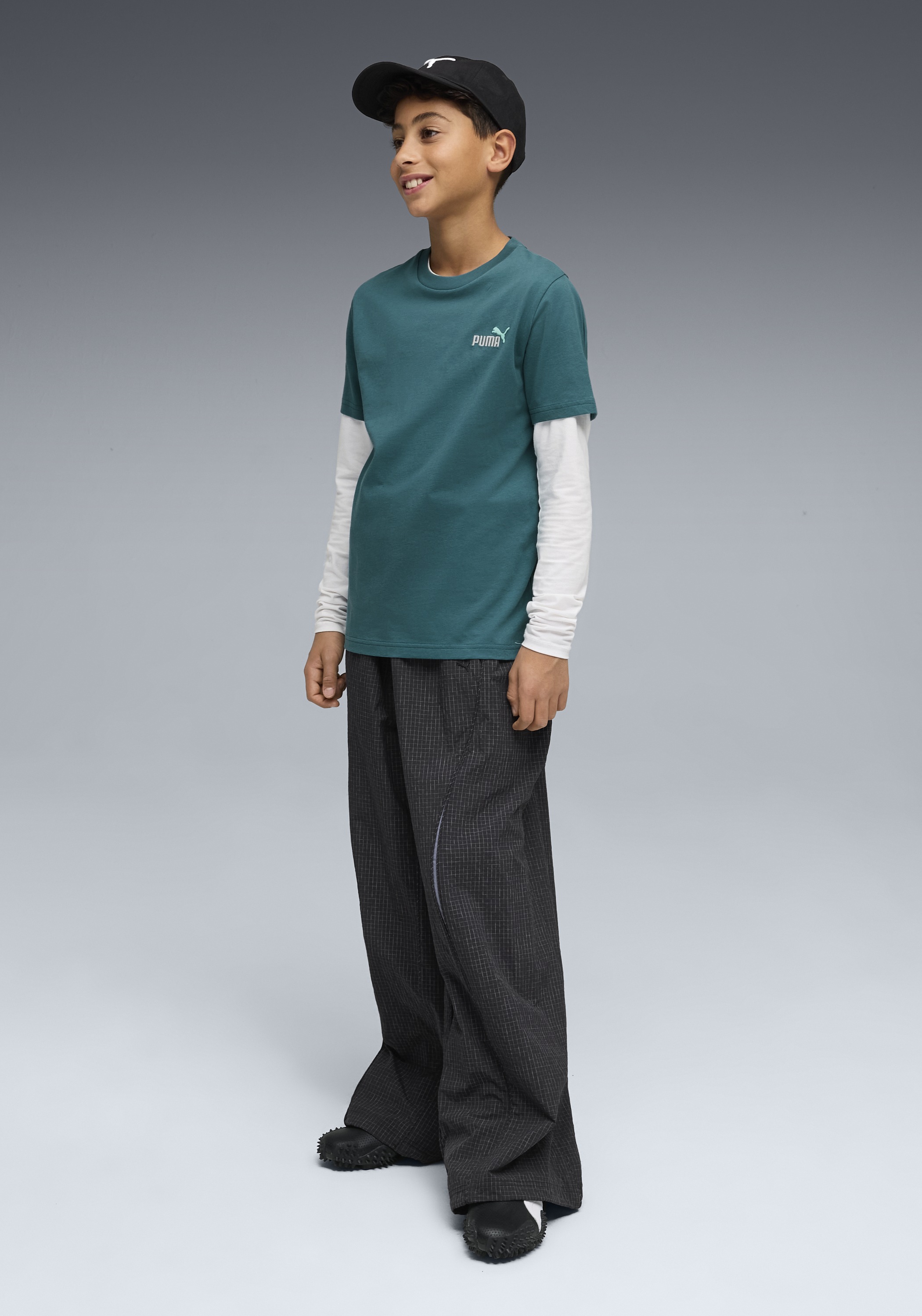 Thumbnail - PUMA T-Shirt "ESS 2 COLOR SMALL NO. 1 LOGO TEE B" Regular Fit, sportlicher Stil, Rundhalsausschnitt, aus Baumwolle