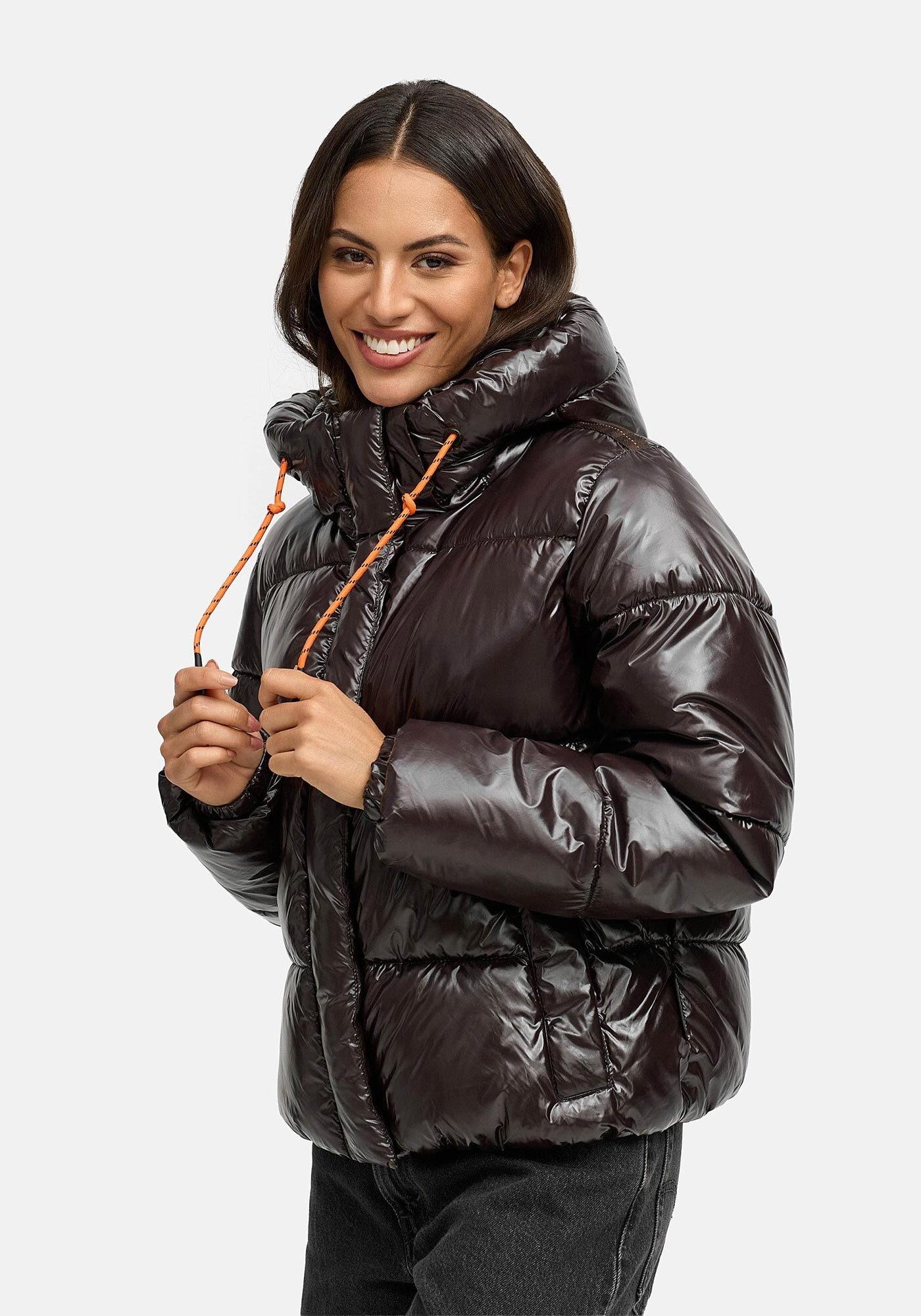 Marikoo Winterjacke »Skyraa«, Leicht glänzendes Obermaterial mit moderner Steppung