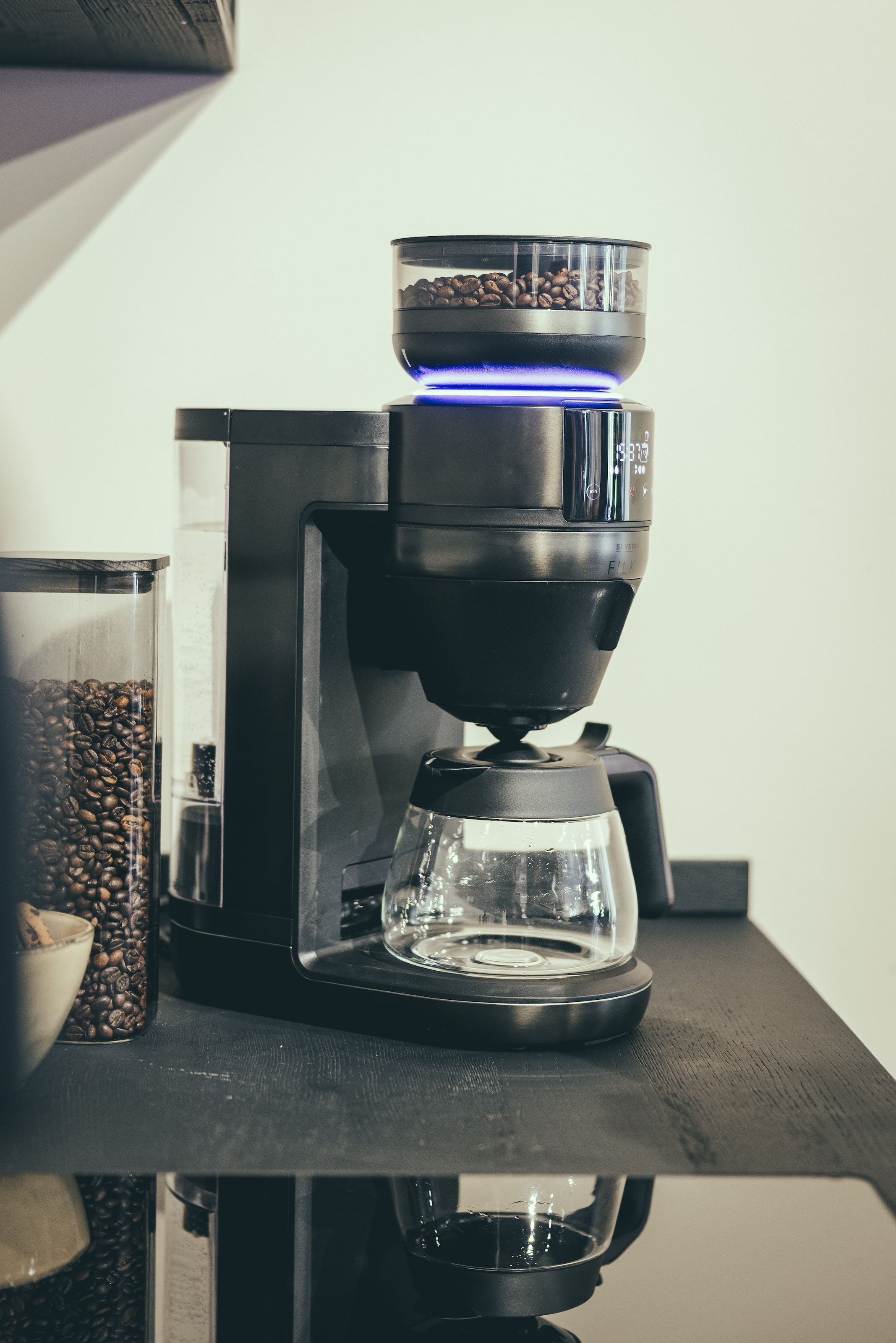 Severin Kaffeemaschine mit Mahlwerk »KA 4849 FILKA Limited Edition Dark Inox«, 1,4 l Kaffeekanne, Papierfilter, 1x4