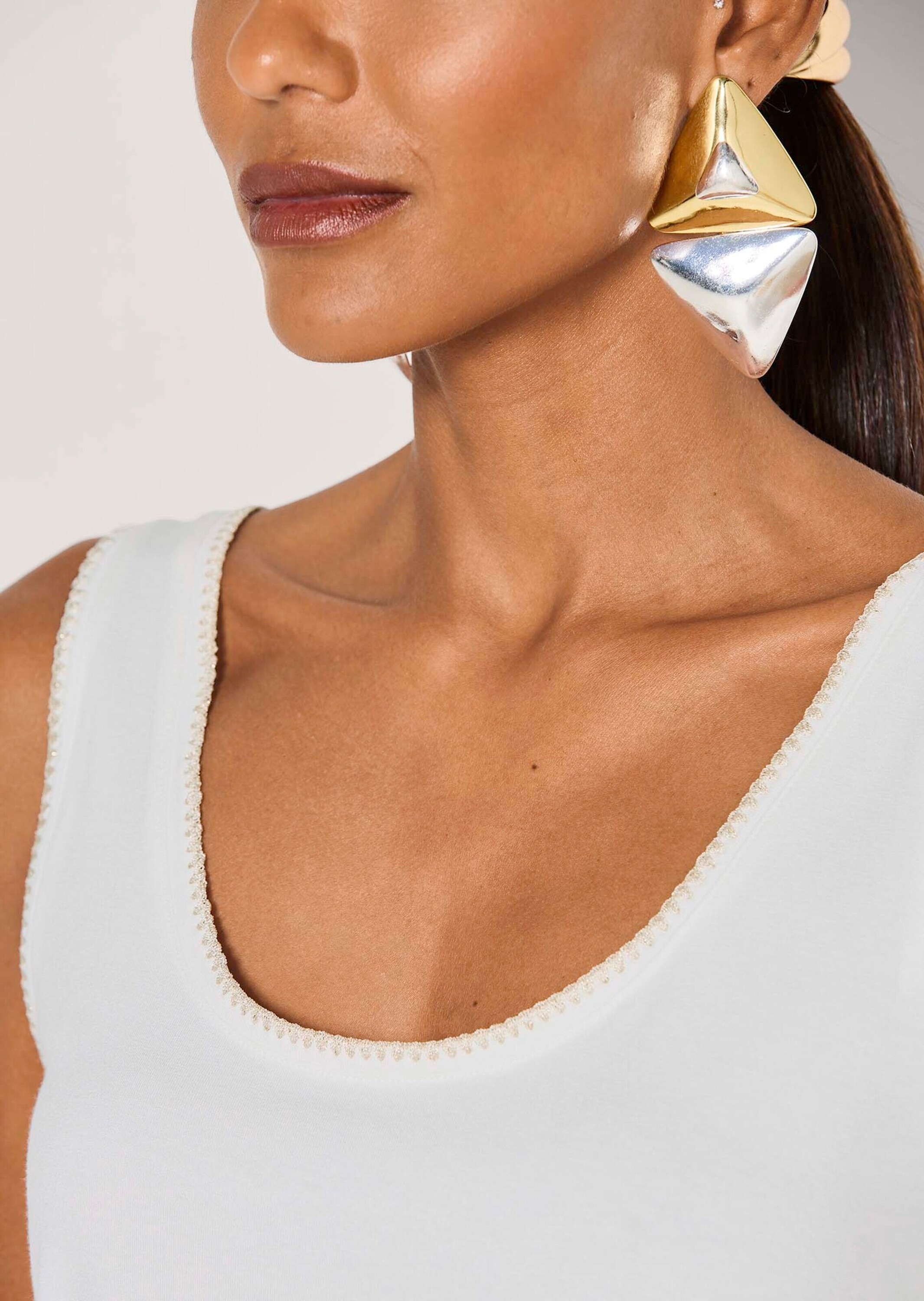 MADELEINE Trägertop »Glanztop Elegantes Jerseytop mit Glanzakzenten« Paspelierung