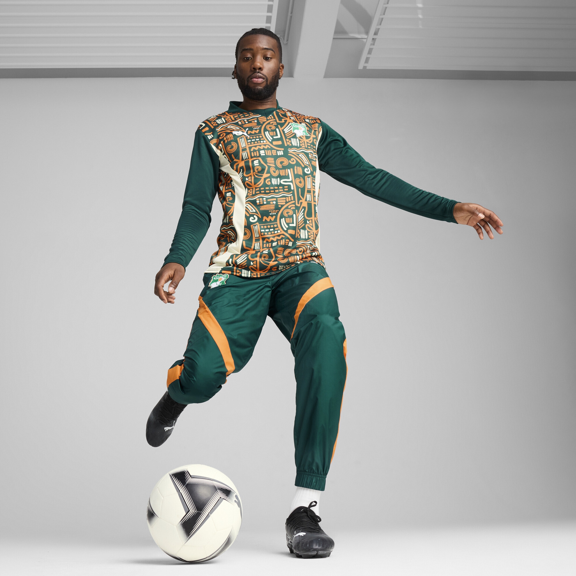 PUMA Sweatshirt »Elfenbeinküste 2025 Pre-match Langarm-Sweatshirt Herren«
