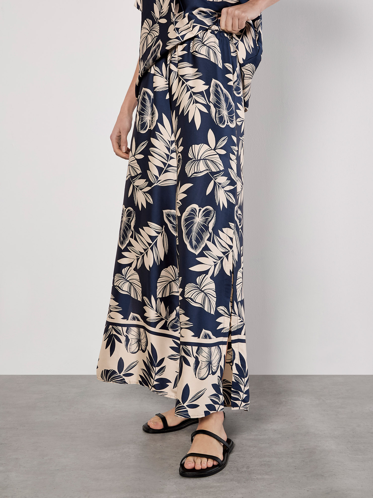 Apricot Palazzohose "Satinhose" mit Palmenblätterdruck
