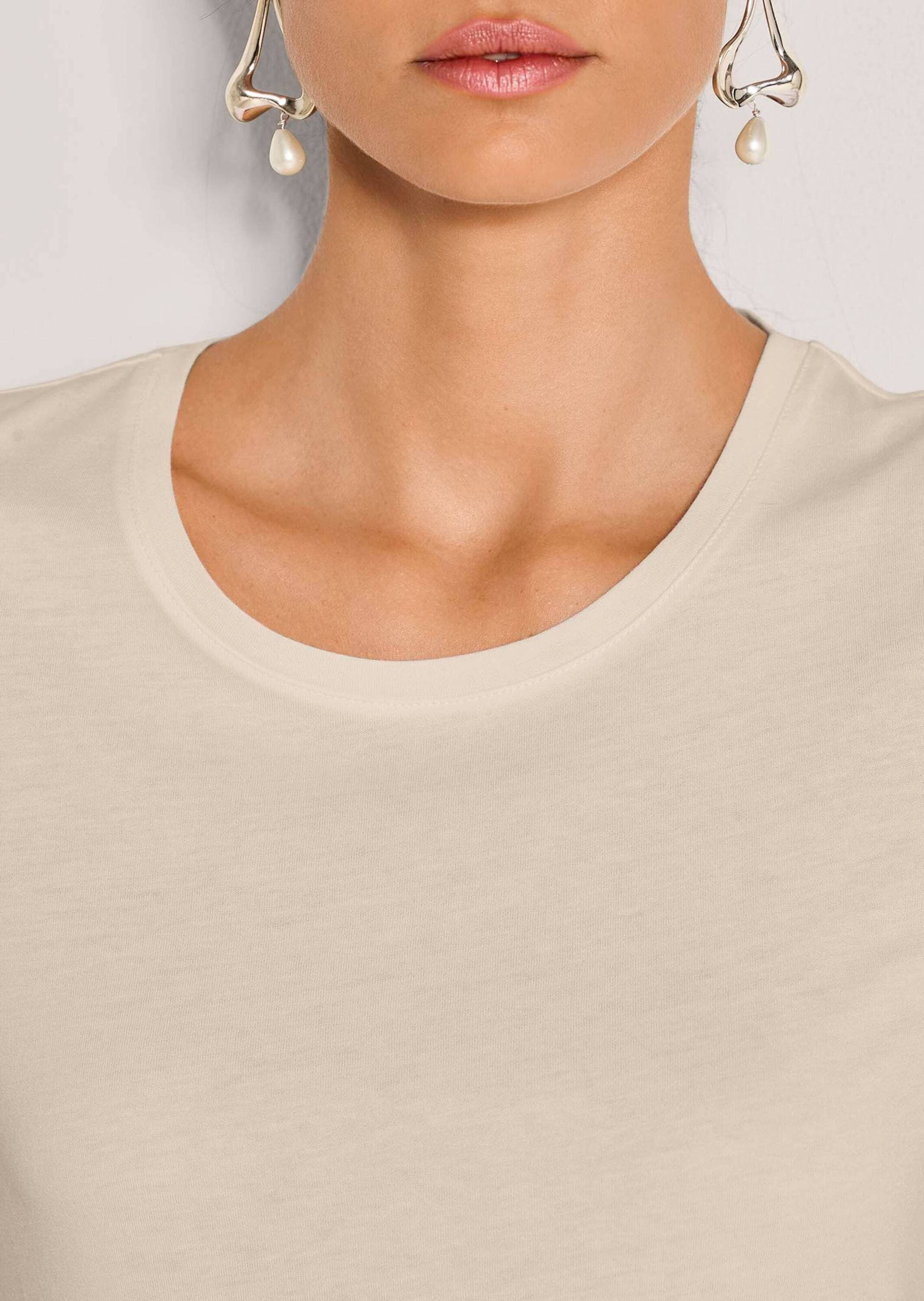 MADELEINE Kurzarmshirt »Shirt Schlichtes Basicshirt mit Rundhalsausschnitt« Gerader Saum