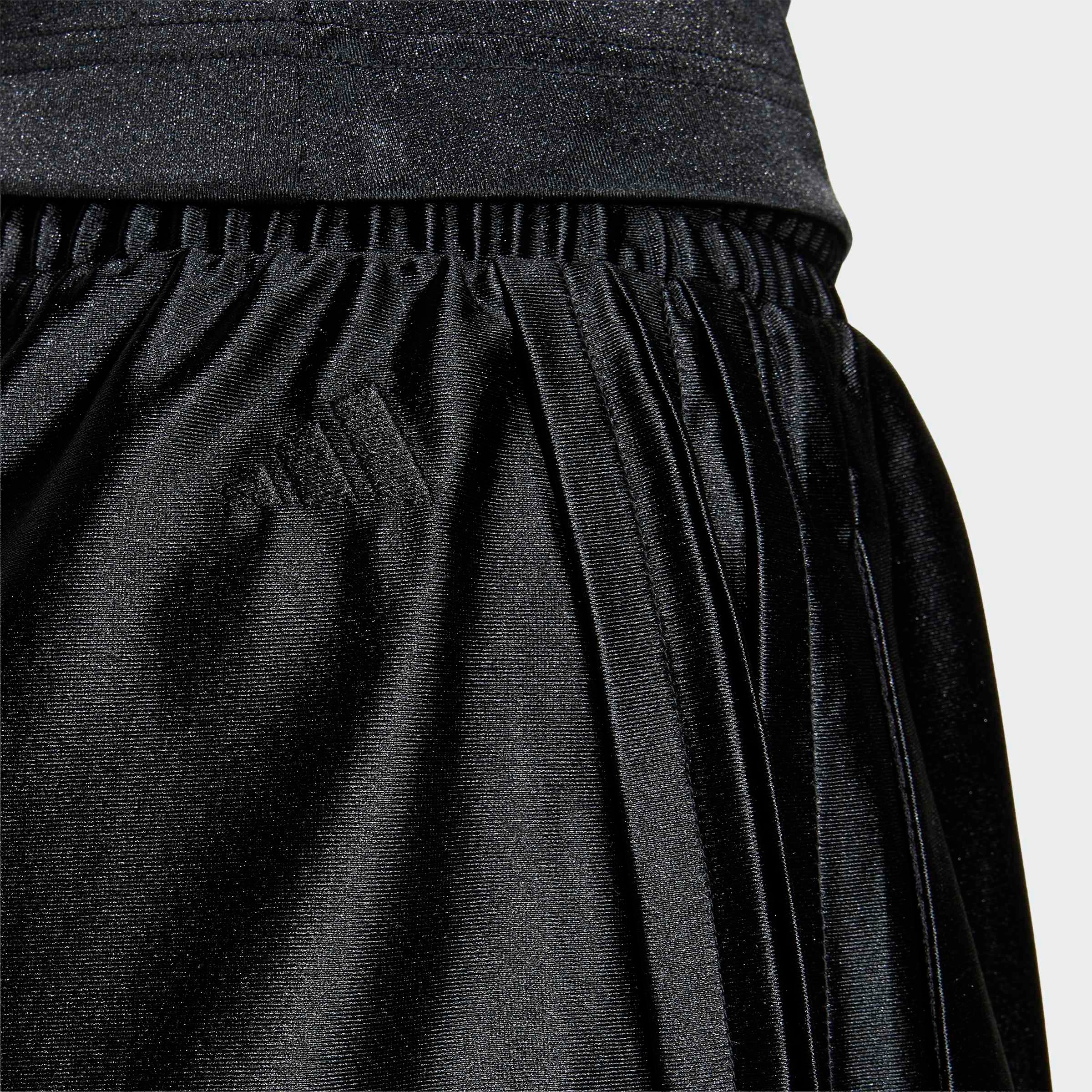adidas Sportswear Shorts »SEASONAL ESSENTIALS SATIN«  für Erwachsene, ohne Verschluss, aus Polyester und Elasthan