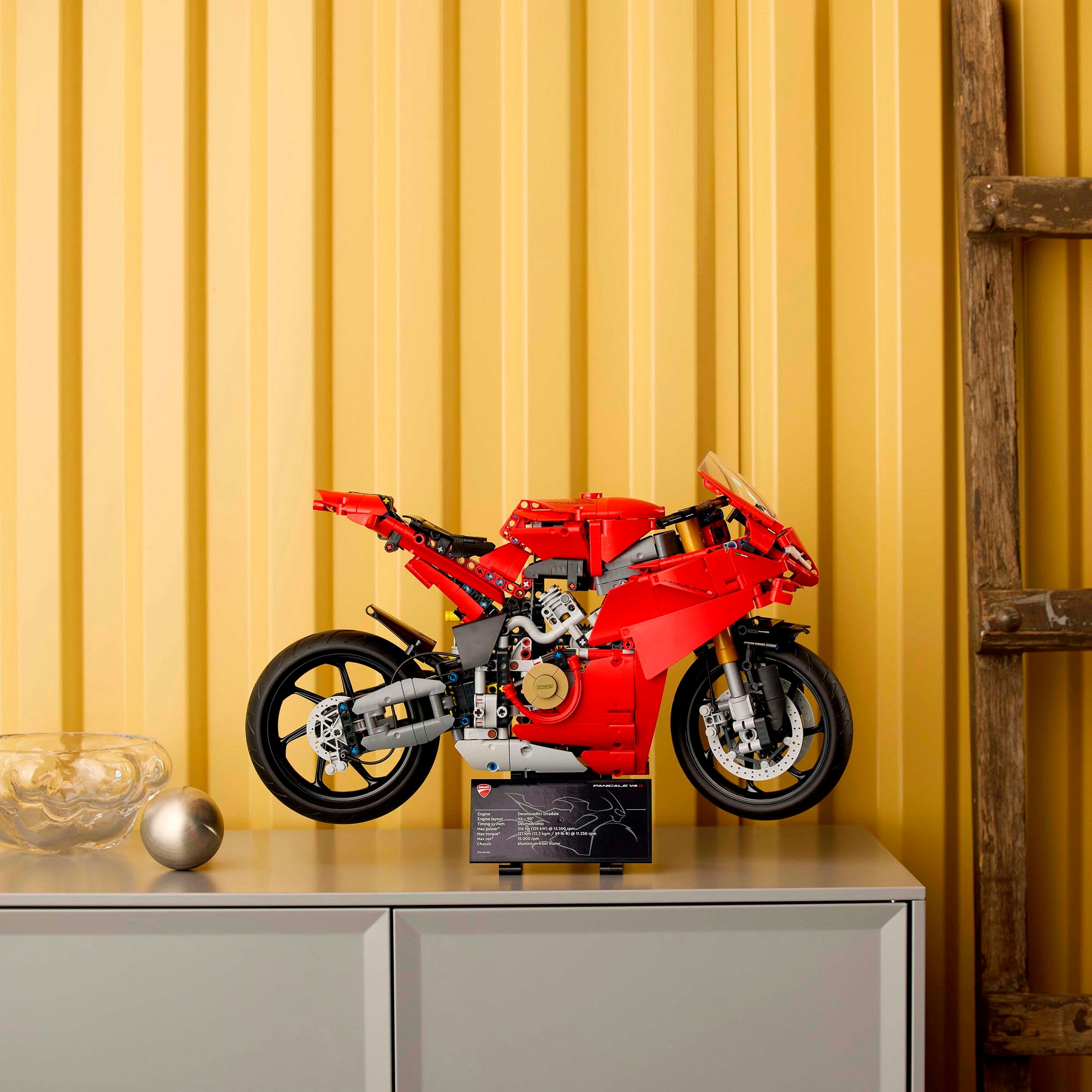 LEGO® Konstruktionsspielsteine »Ducati Panigale V4 S Motorrad (42202), LEGO Technic«, (1603 St.), Made in Europe