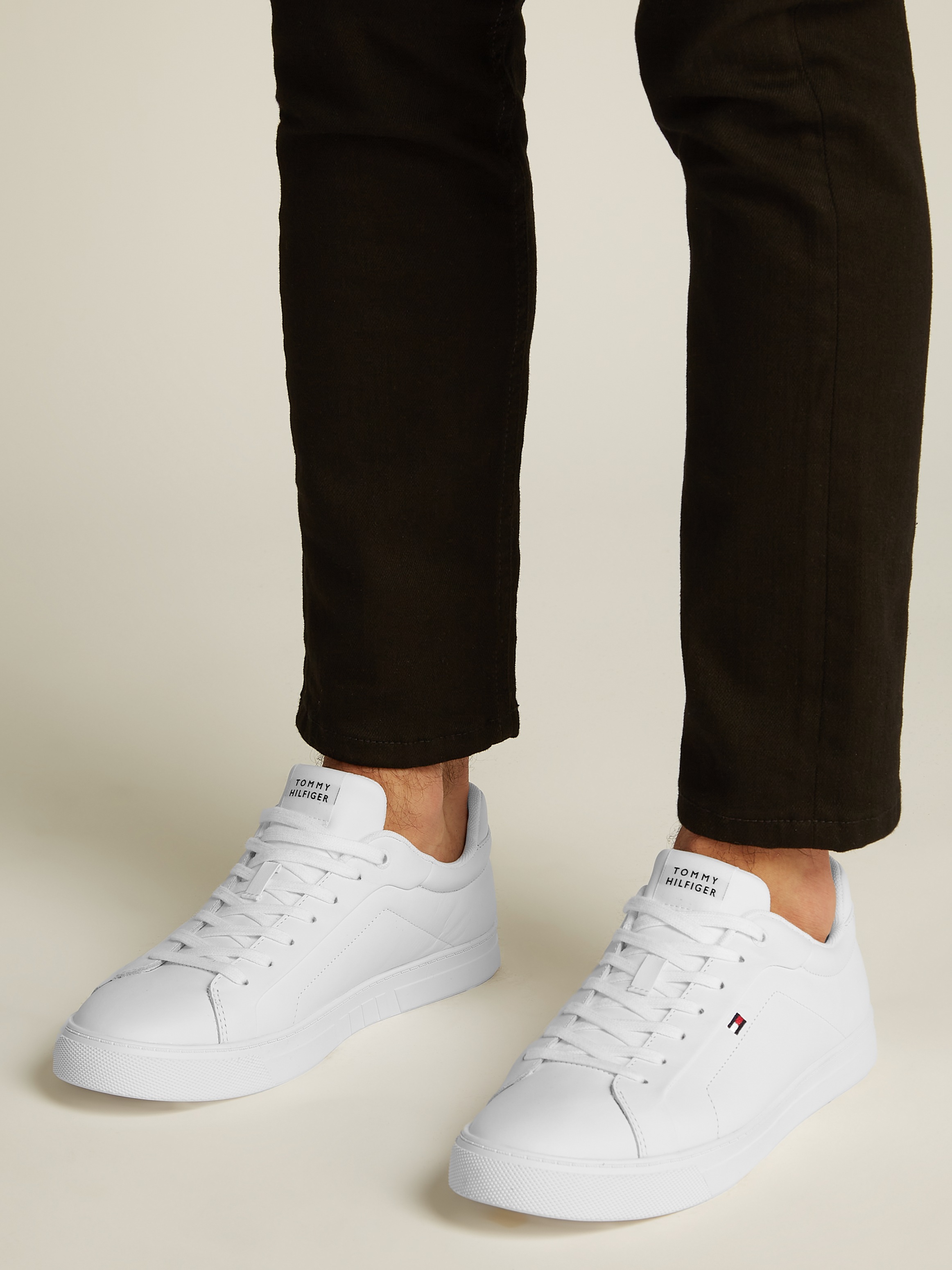 Tommy Hilfiger Sneaker "ICON COURT LTH FLAG ESS", Freizeitschuh, Halbschuh, günstig online kaufen