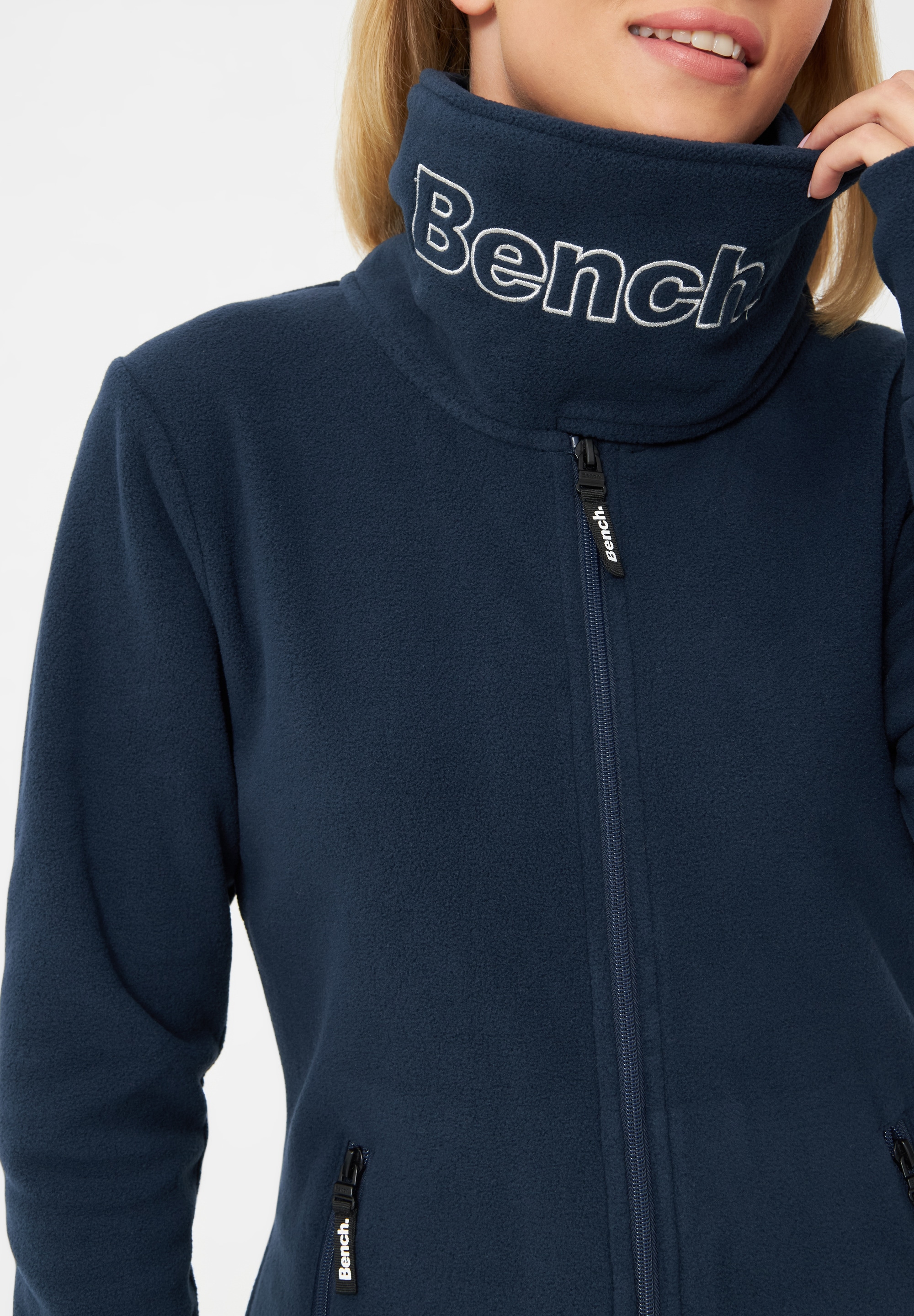 Bench. Fleecejacke »FUNNEL«, (1 BAUR Glitzerstickerei | kaufen Kapuze, ohne St.), mit für