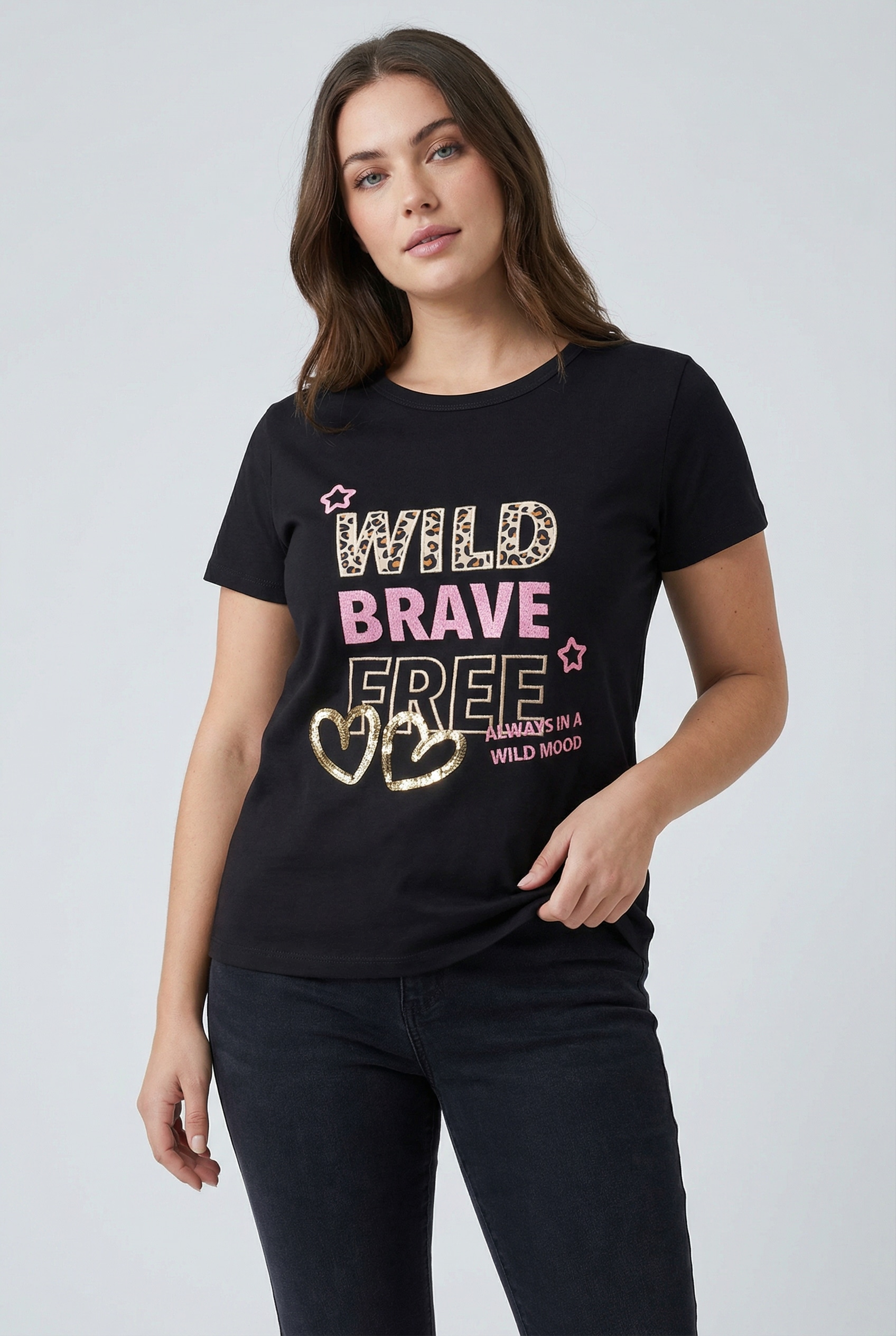 Zwillingsherz T-Shirt ""Wild Brave Free"" Leo-Muster, Pailletten, Kurzarm, Rundhalsausschnitt, Schriftzüge
