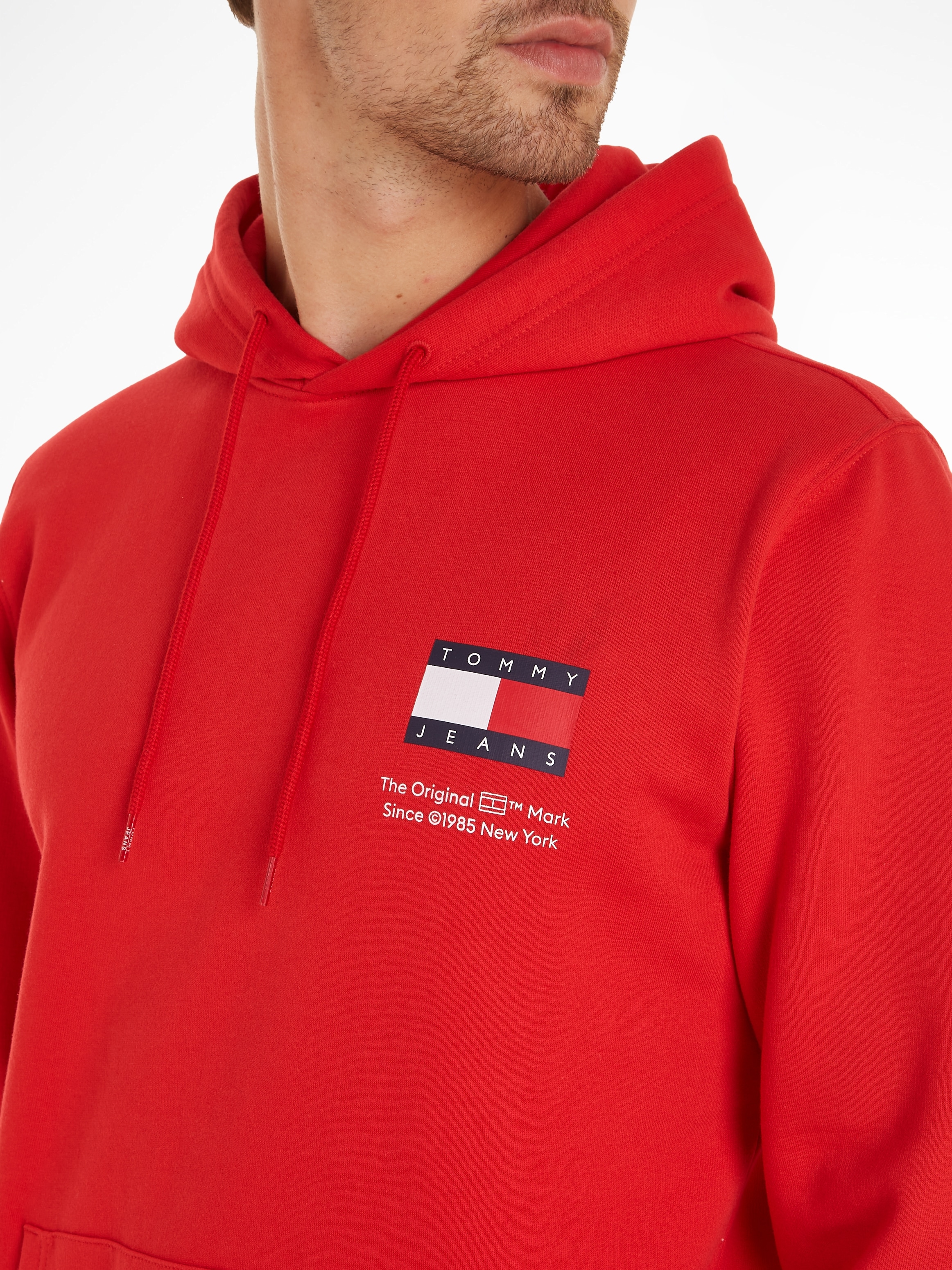 Tommy Jeans Kapuzensweatshirt »TJM REG ESSENTIAL FLAG HOOD EXT«, mit  Kängurutasche ▷ bestellen | BAUR