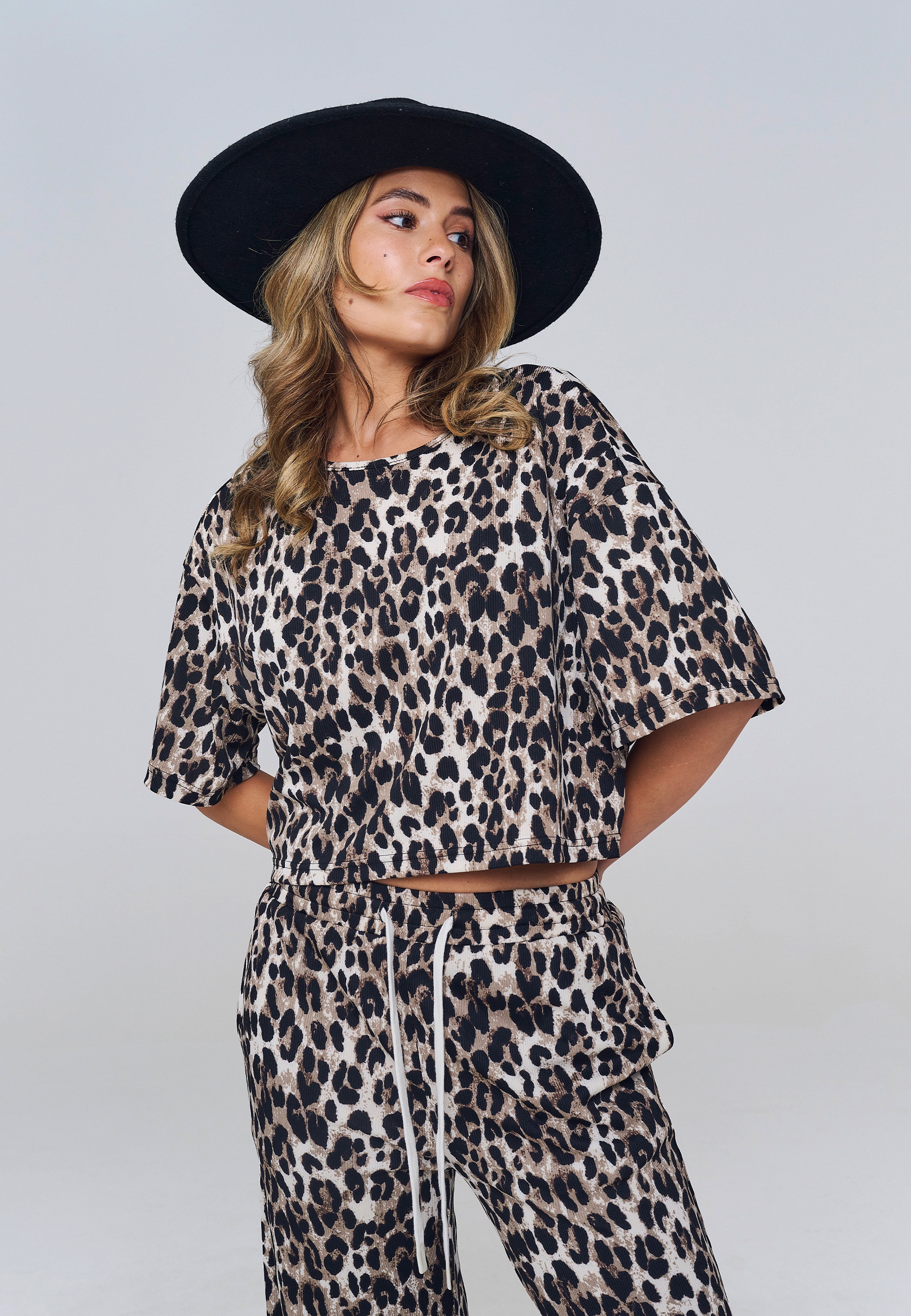 ESTELOU T-Shirt »ESTELOU Cropped Tee LEO« 1