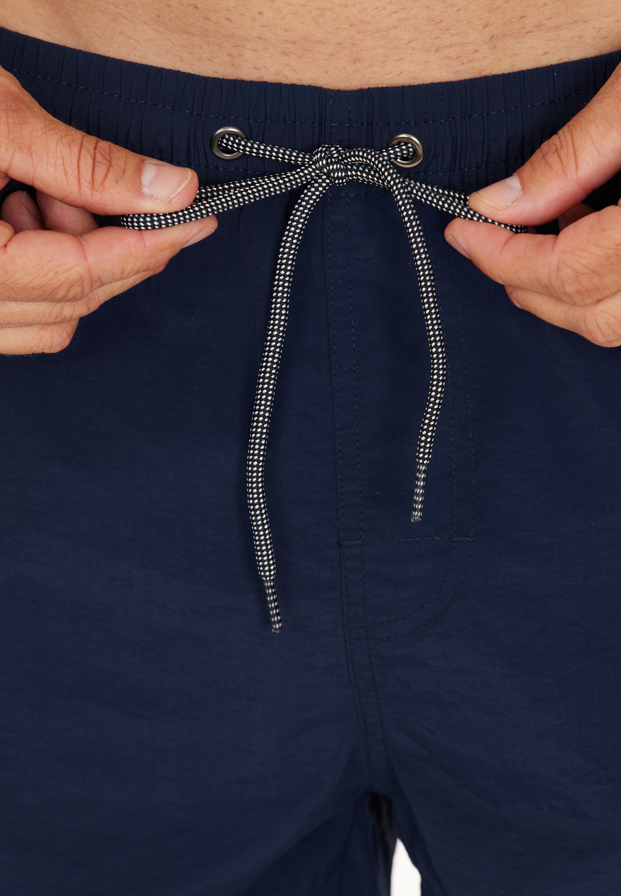 CRUZ Shorts »Eyemouth«, mit praktischem Kordelzug