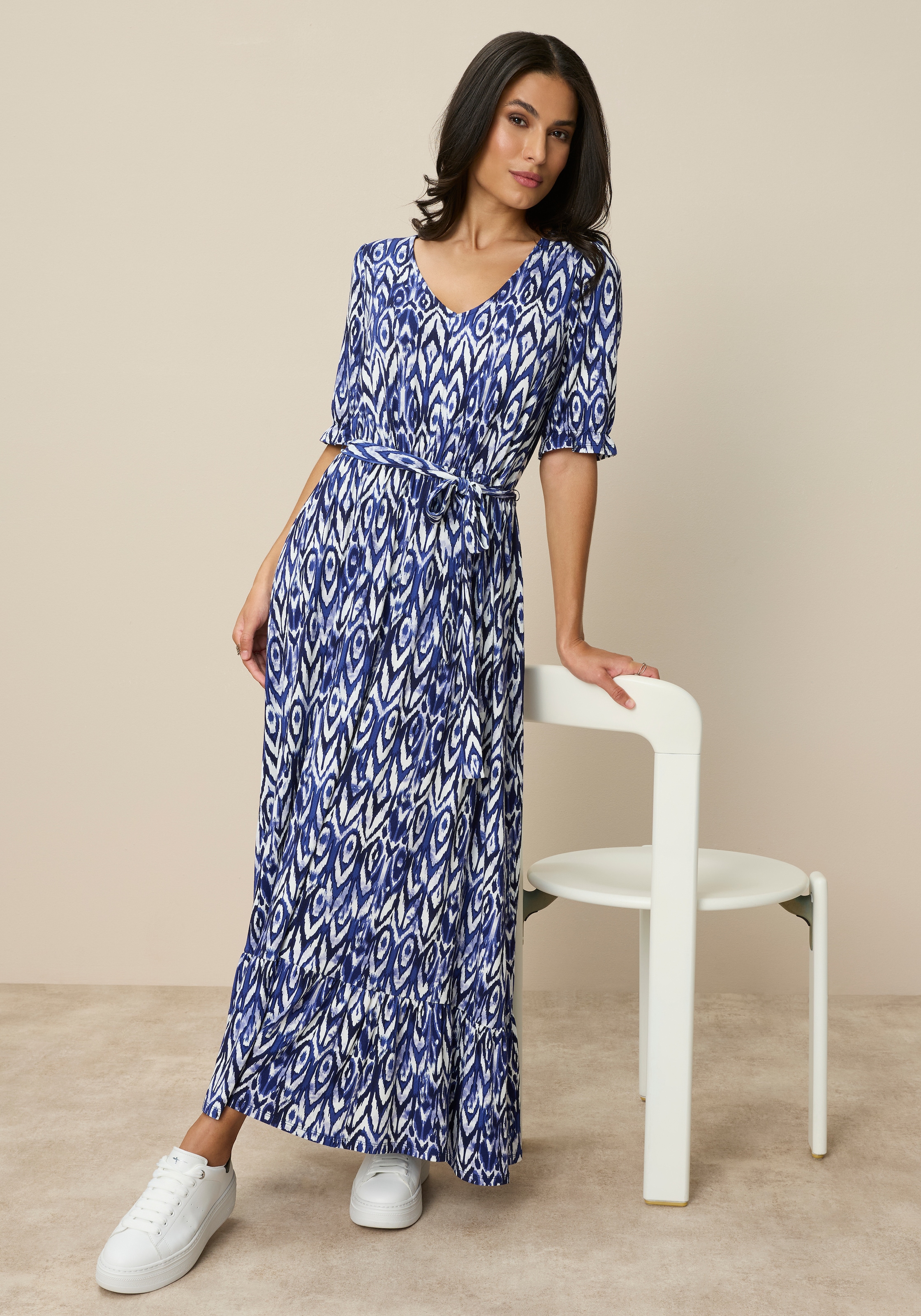 Tamaris Jerseykleid mit verspielten Ärmeln, figurumspielende Passform günstig online kaufen