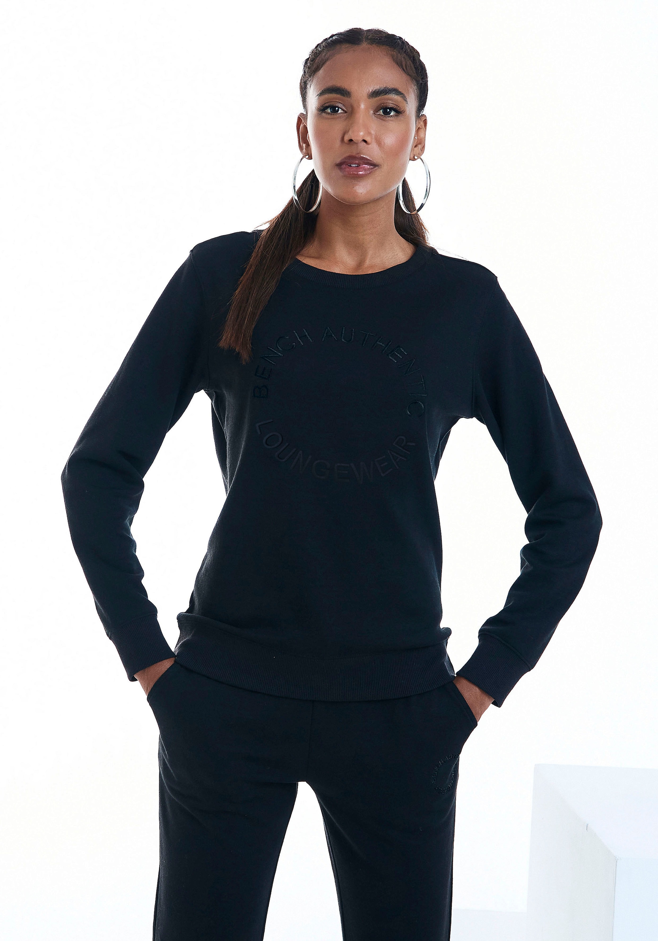 Bench. Loungewear Sweatshirt, mit runder Logostickerei, Loungwear