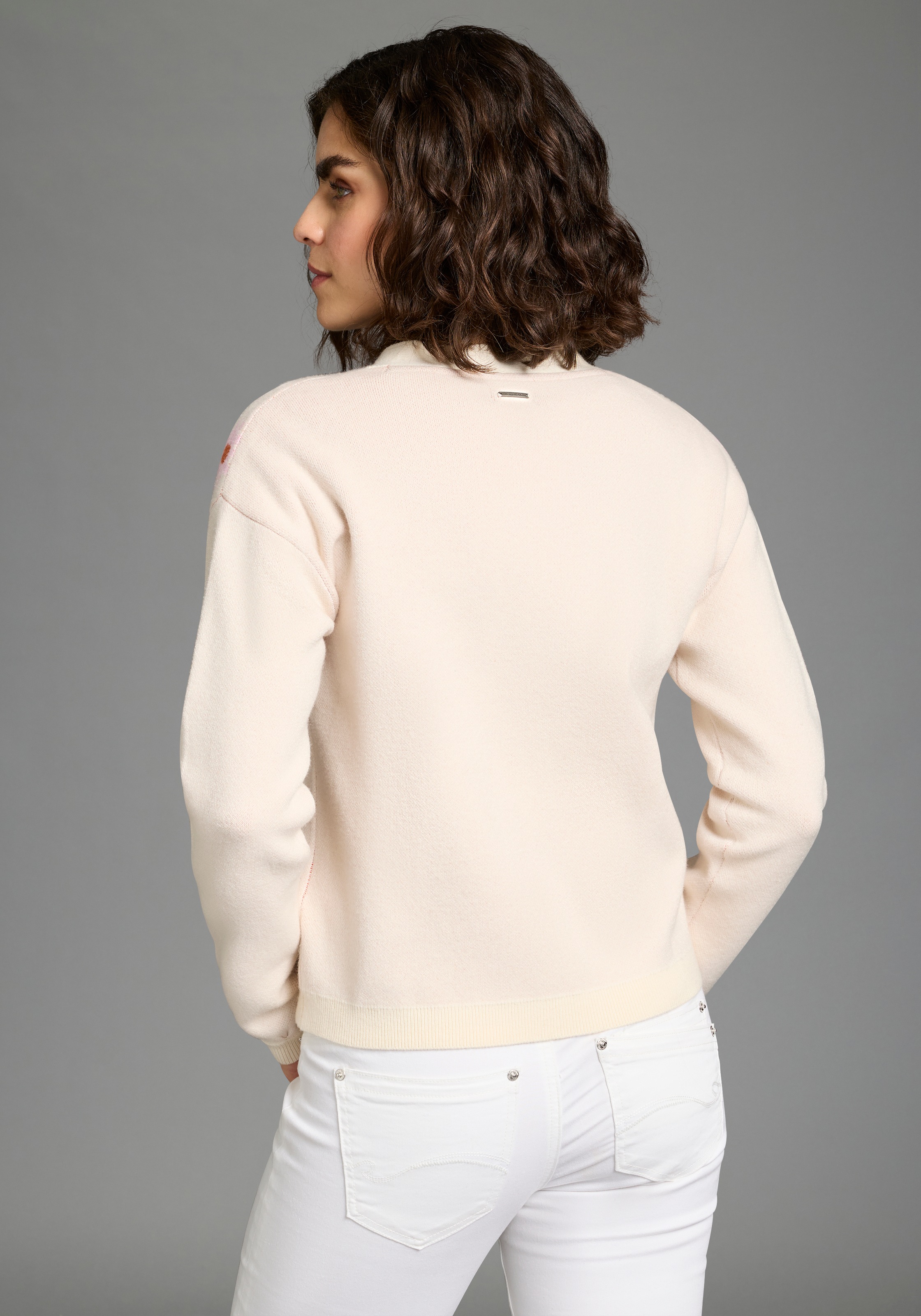 KangaROOS Strickjacke Strickjacke aus Feinstrick, bequeme Passform, Blumenm günstig online kaufen