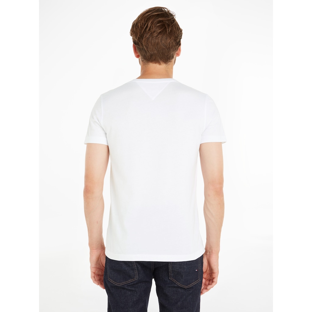 Tommy Jeans T-Shirt »TJM ORIGINAL JERSEY V NECK TEE«, mit V-Ausschnitt und dezenter Logo-Flag