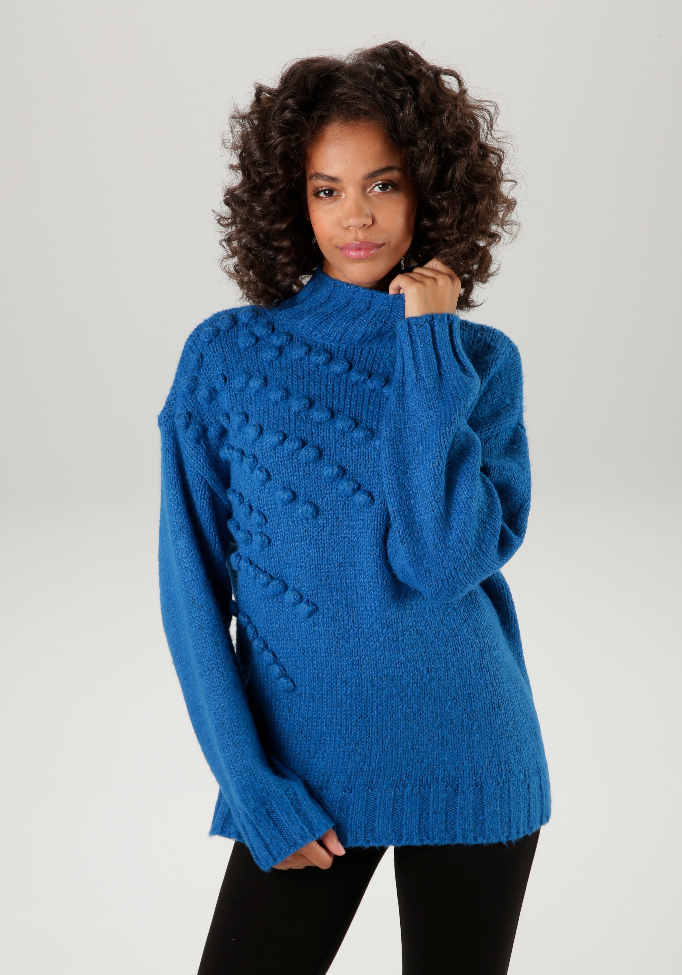 Strickpullover, mit eingestrickten, kleinen Bommeln - NEUE KOLLEKTION