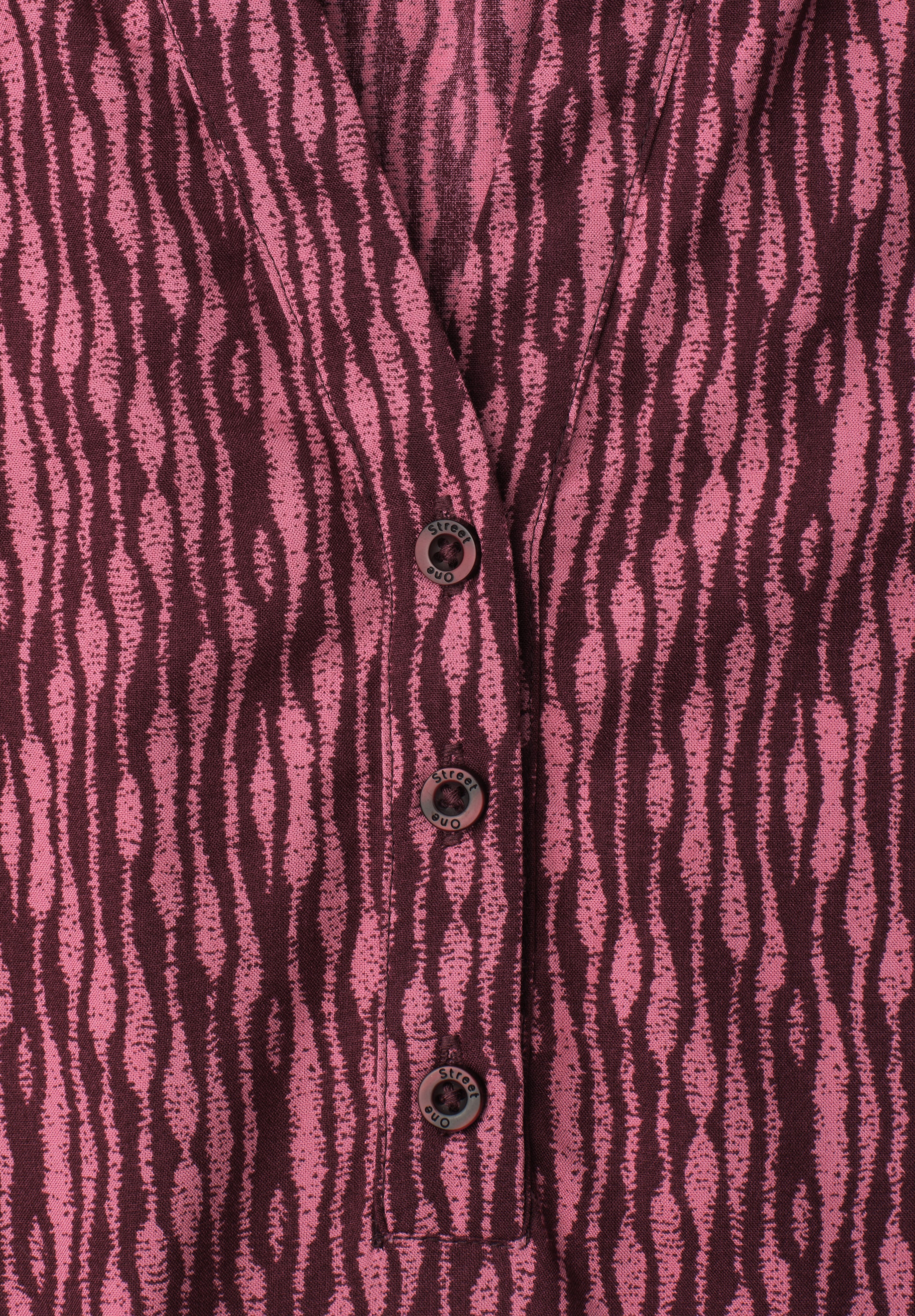 STREET ONE Kurzarmbluse Kurze Sommerbluse mit Allover-Print und Splitneck