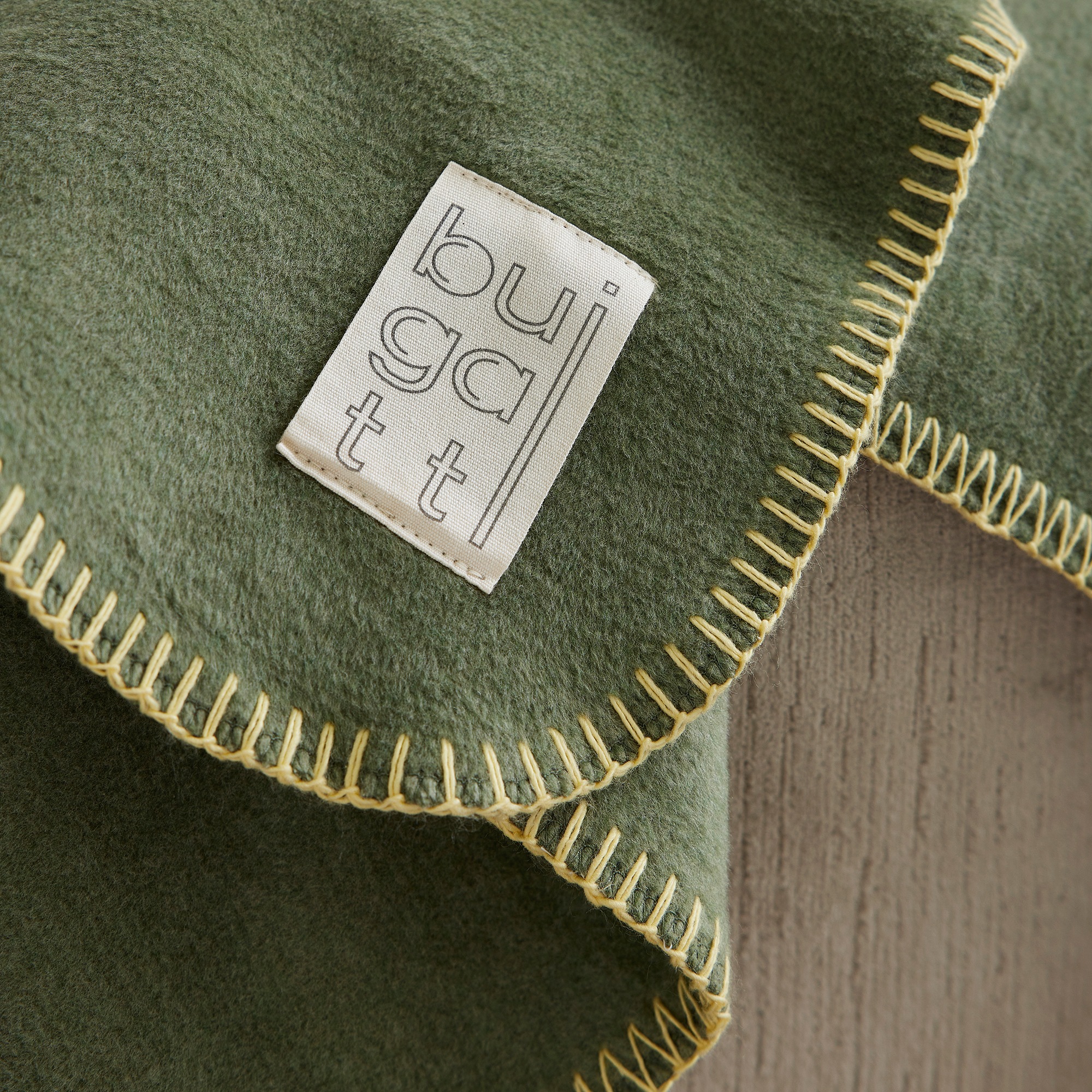 bugatti Wohndecke »Wohndecke bugatti«, mit bugatti-Logo-Patch