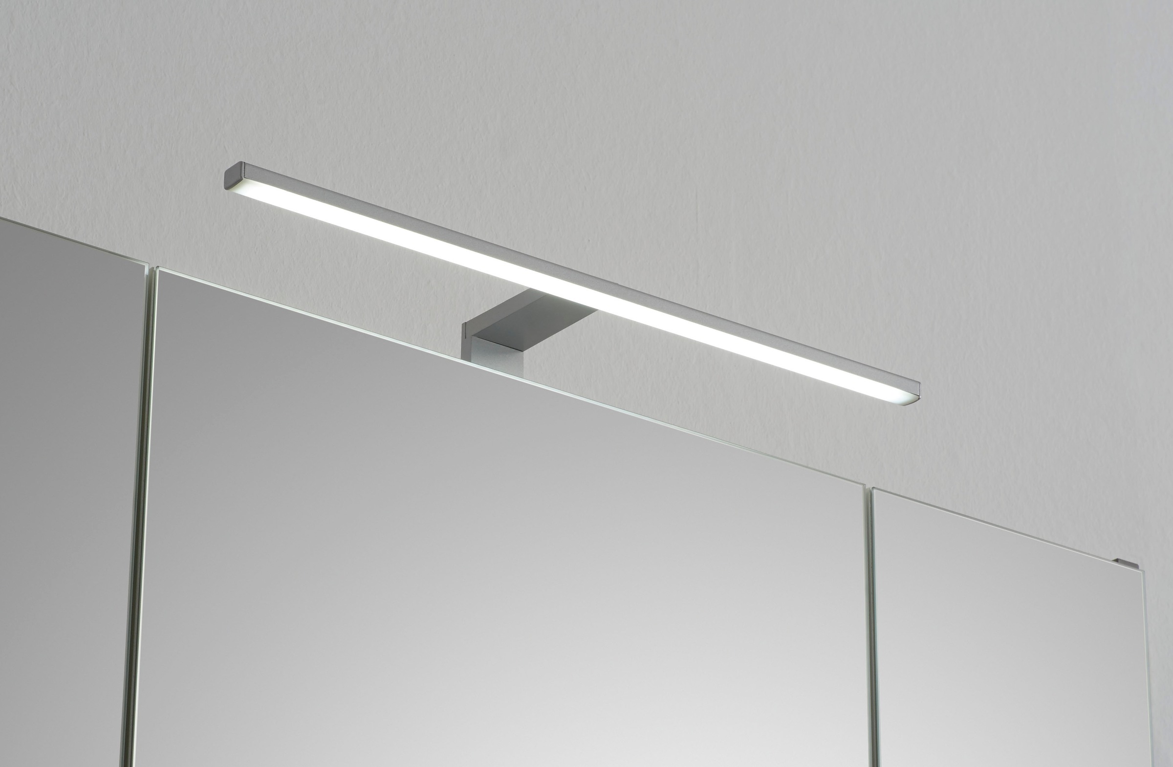 Saphir Badmöbel-Set »Quickset 5-teilig, Keramik-Waschtisch und LED-Spiegelschrank«, (7 St.), Midischrank, Unterschrank, Hängeschrank, inkl. Türdämpfer, 7 Türen
