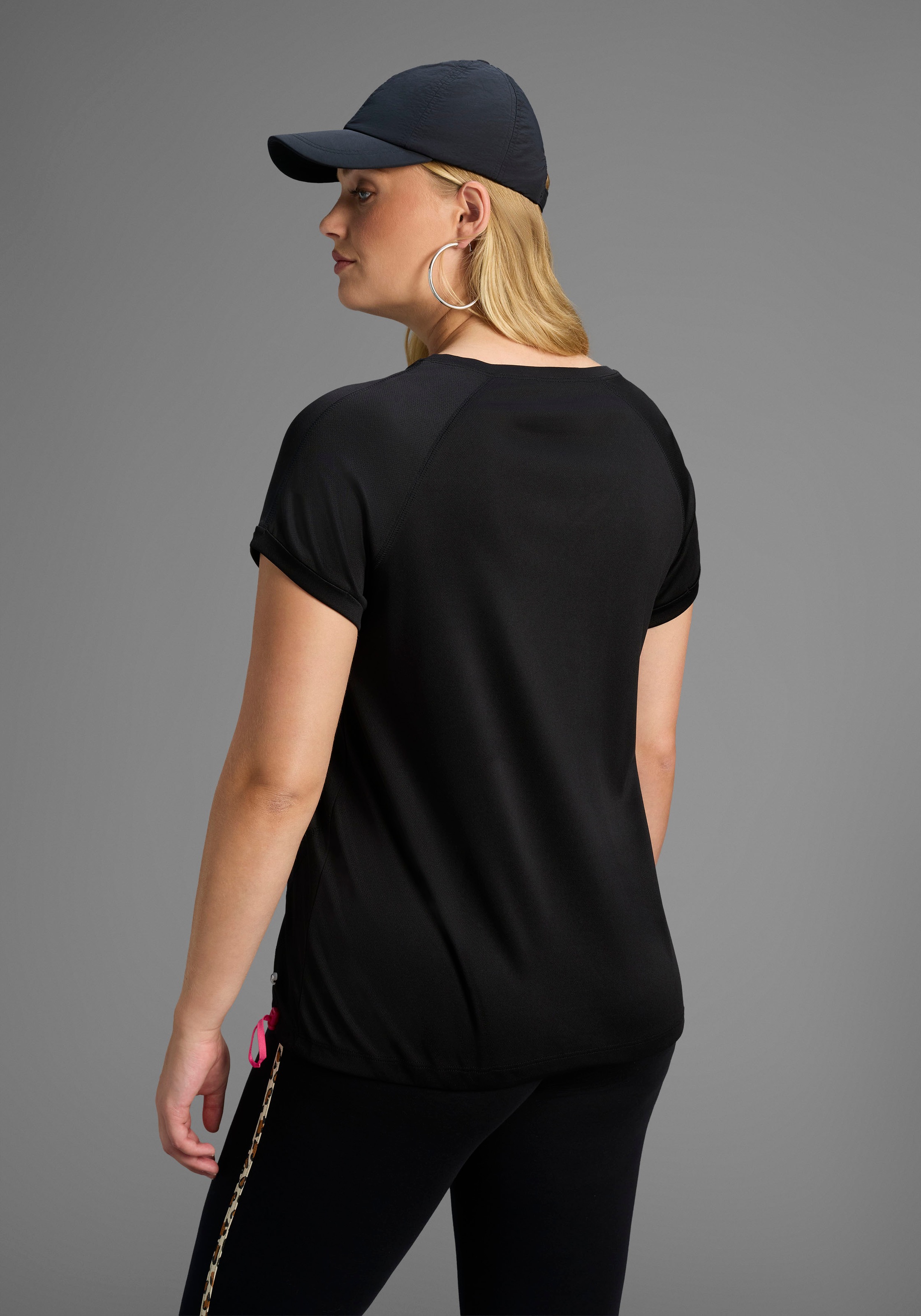 KangaROOS Funktionsshirt, Kurzarm, figurumspielend, hüftbedeckend, mit V-Au günstig online kaufen