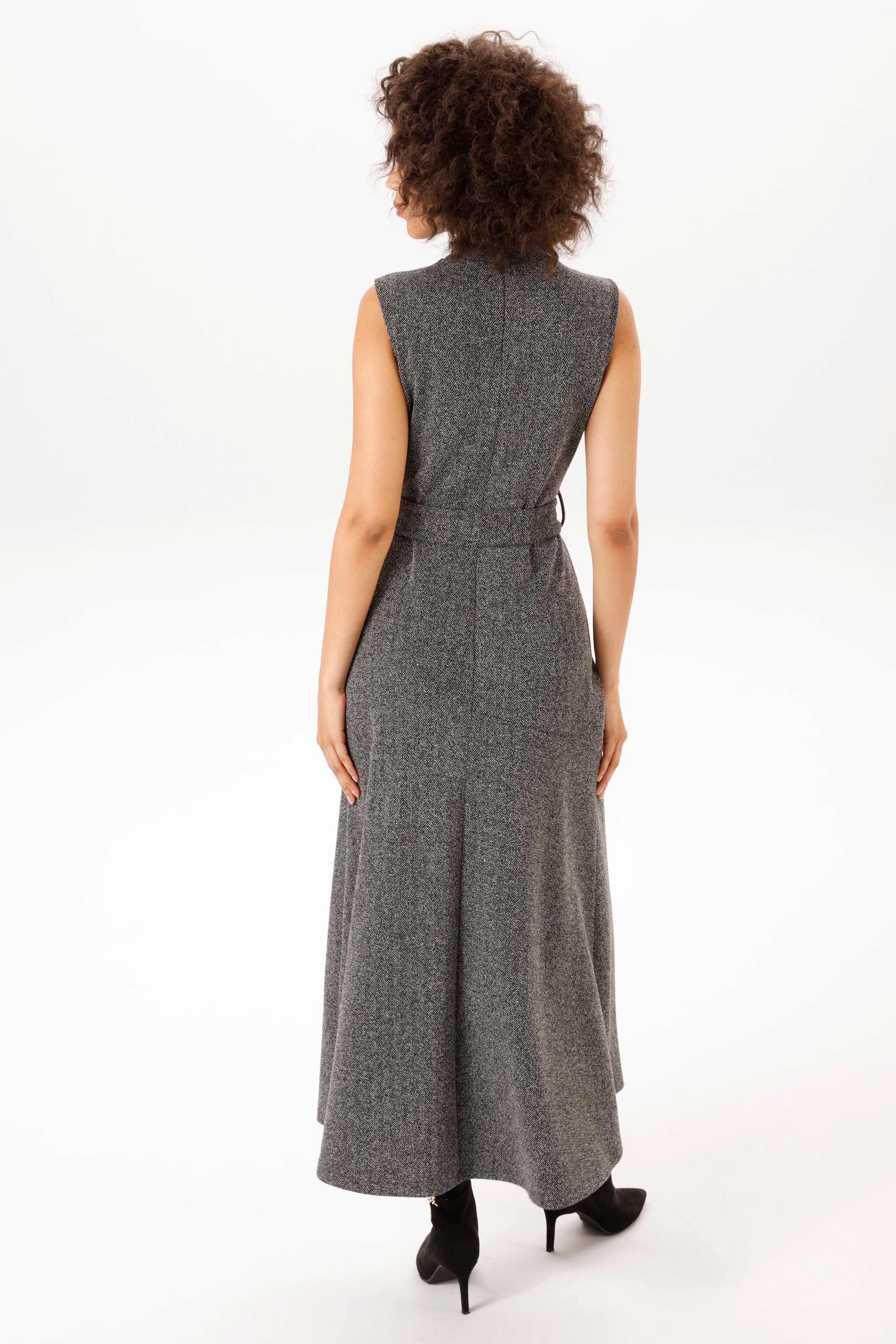 Aniston CASUAL Maxikleid mit breiten, abnehmbaren Gürtel - NEUE KOLLEKTION