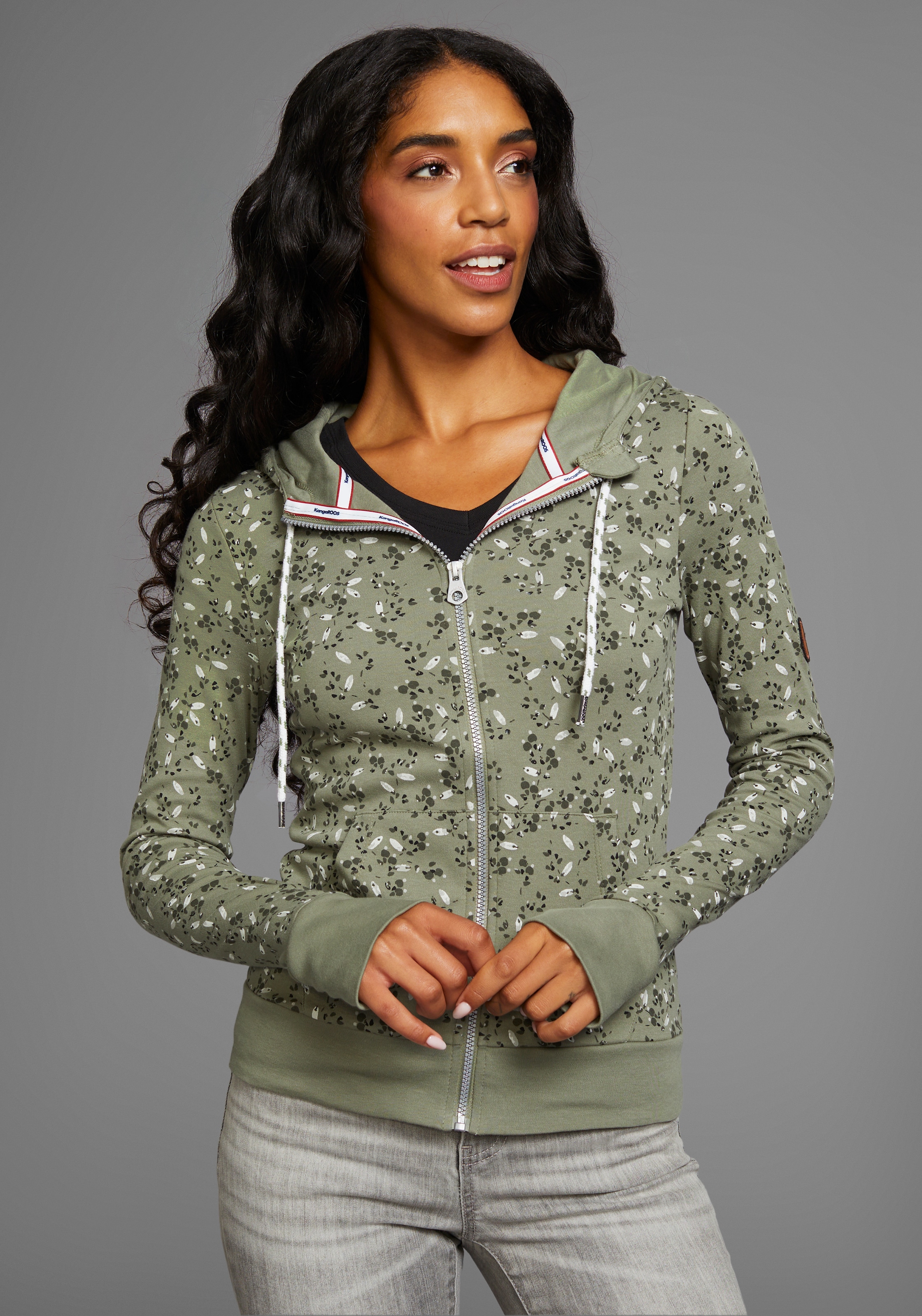 Sweatjacke, mit Allover-Print - NEUE KOLLEKTION