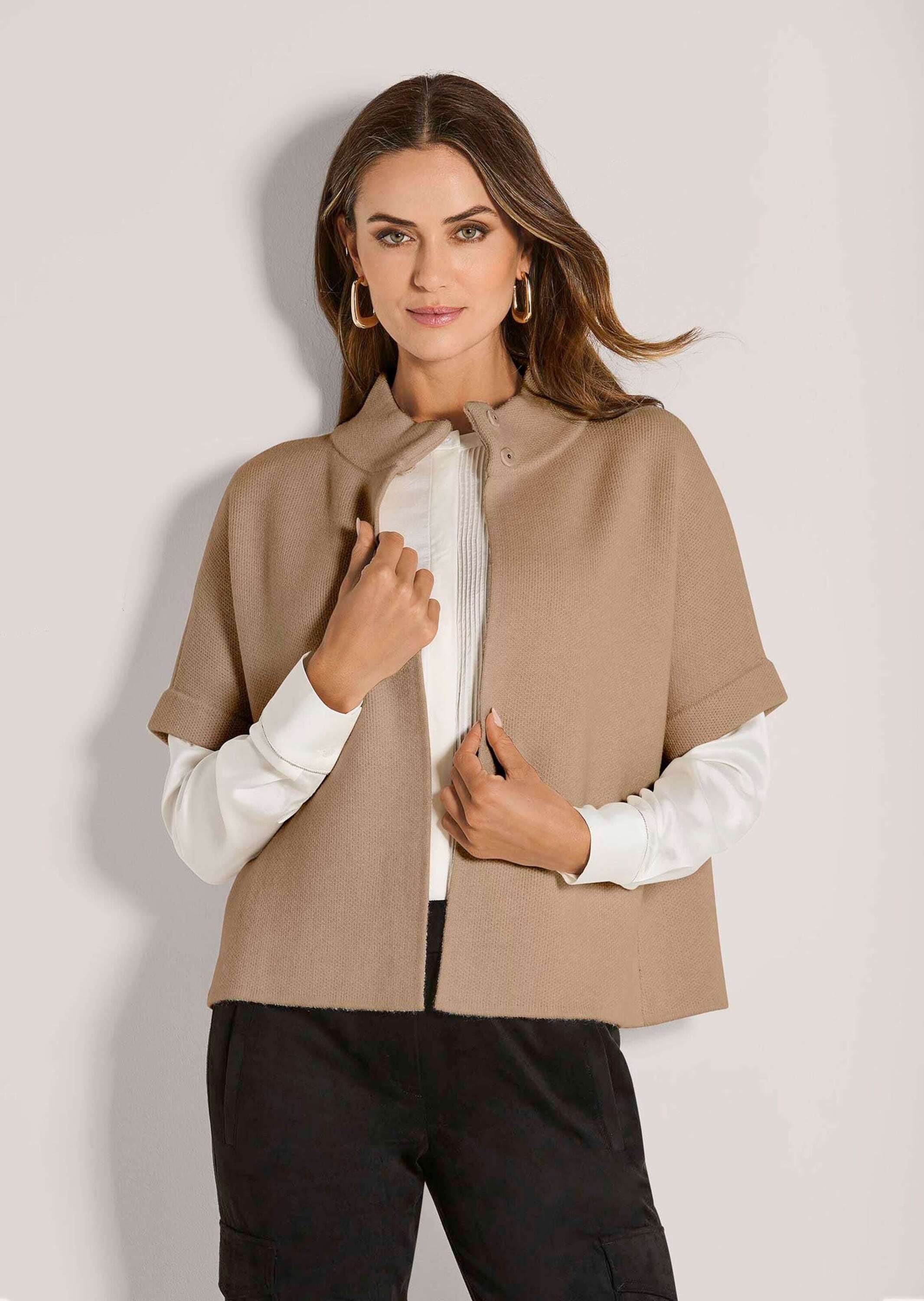 MADELEINE Strickjacke »Strickcape Moderne Strickjacke im Cape-Design« Wertvoller Milano-Strick