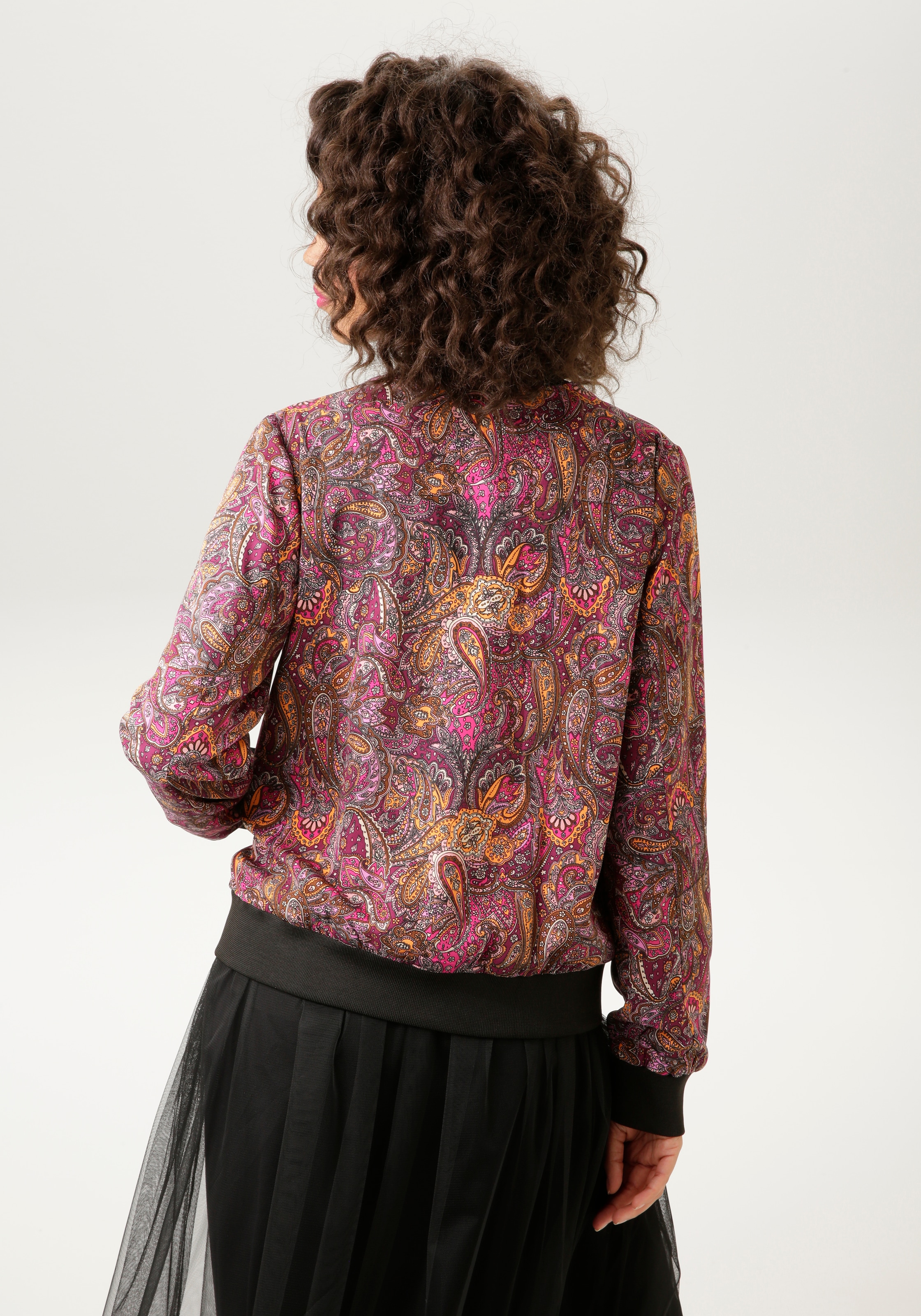 Aniston CASUAL Blouson, mit farbharmonischem, verspieltem Paisley-Muster - NEUE KOLLEKTION