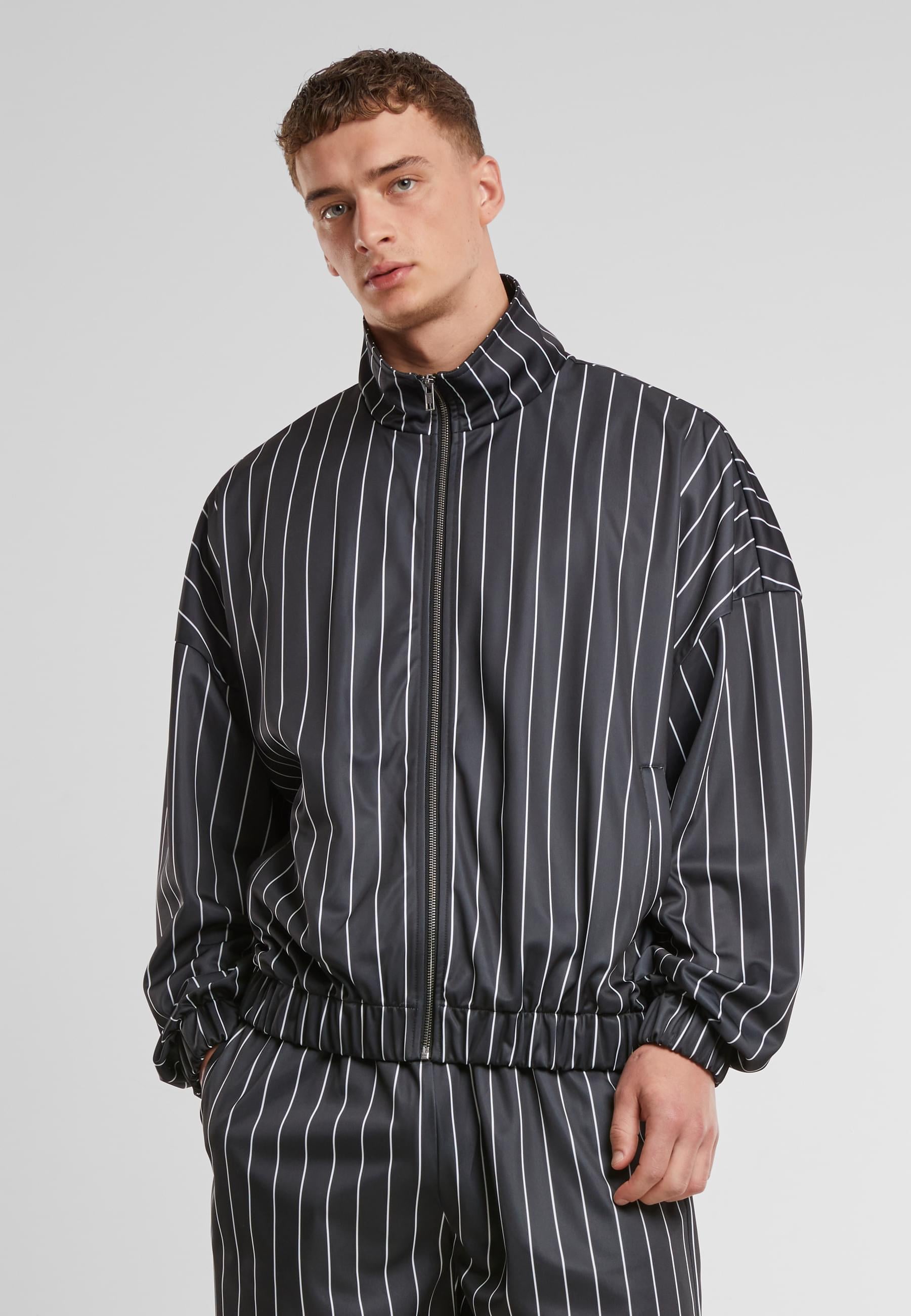 URBAN CLASSICS Trainingsjacke »Urban Classics Pinstripe Trackjacket«, (1 St.), ohne Kapuze